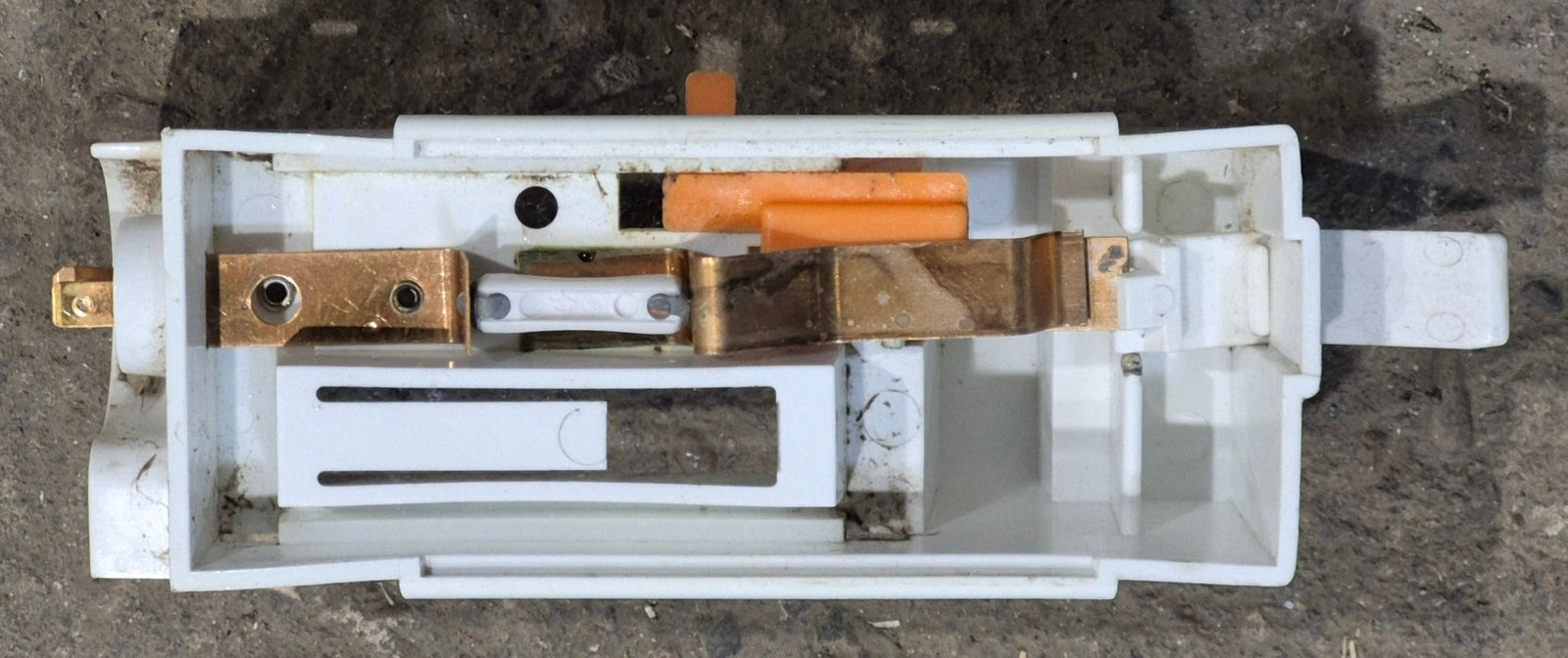 Used Dometic Fridge Light Socket Assembly 2007282003 - Young Farts RV Parts