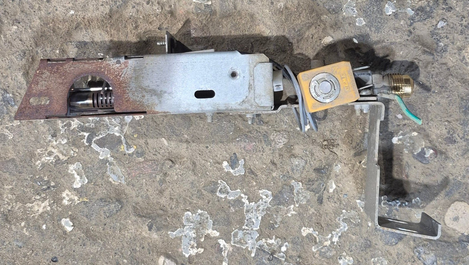 Used Dometic Gas Valve/ Burner Assembly - Young Farts RV Parts