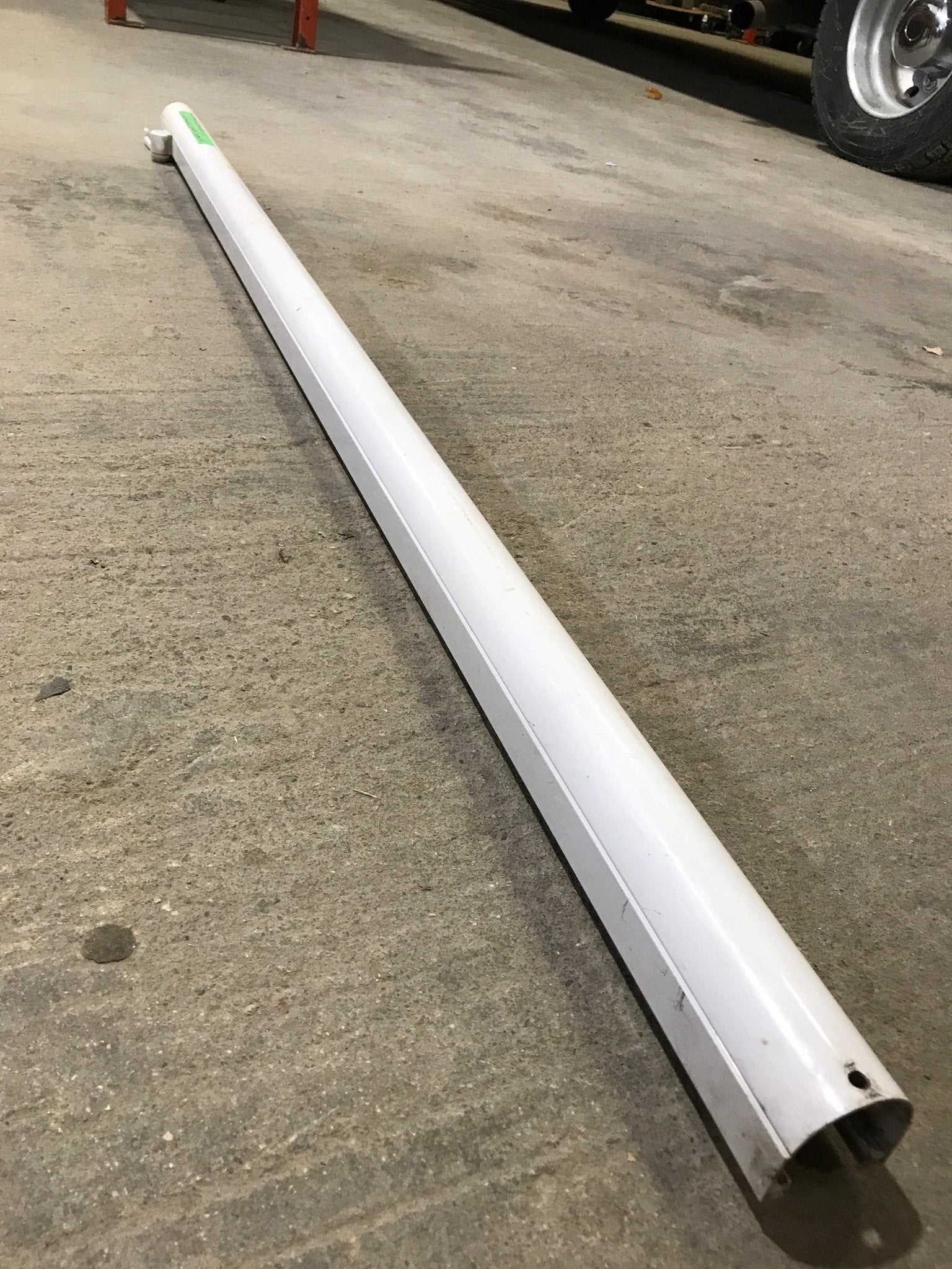 Used Dometic sunchaser II / sunchaser 2 Polar White 73