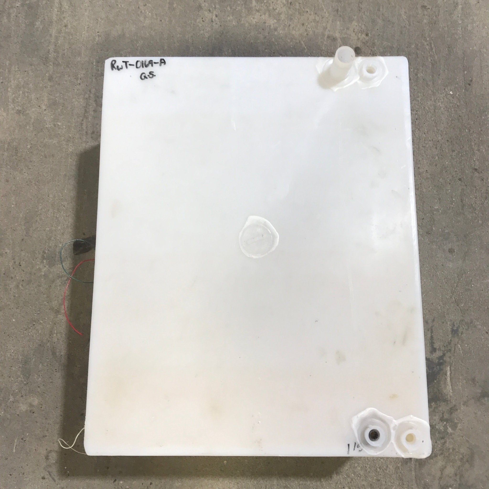 Used Fresh Water Tank 11" H x 20" W x 25” L - Young Farts RV Parts