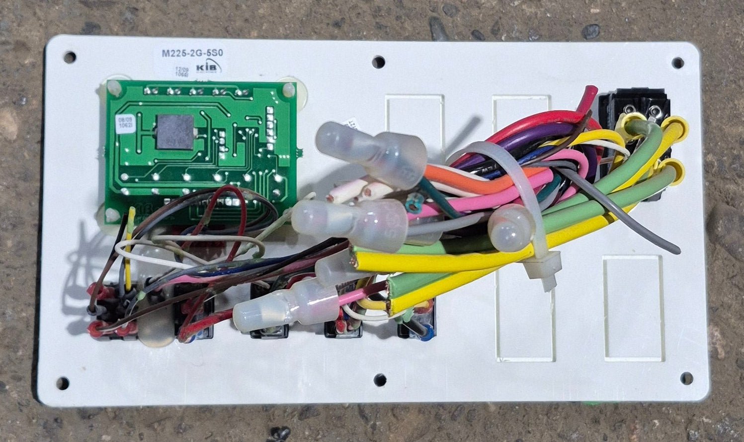 Used KIB Command Center M225 - 5G - 5S0 - Young Farts RV Parts