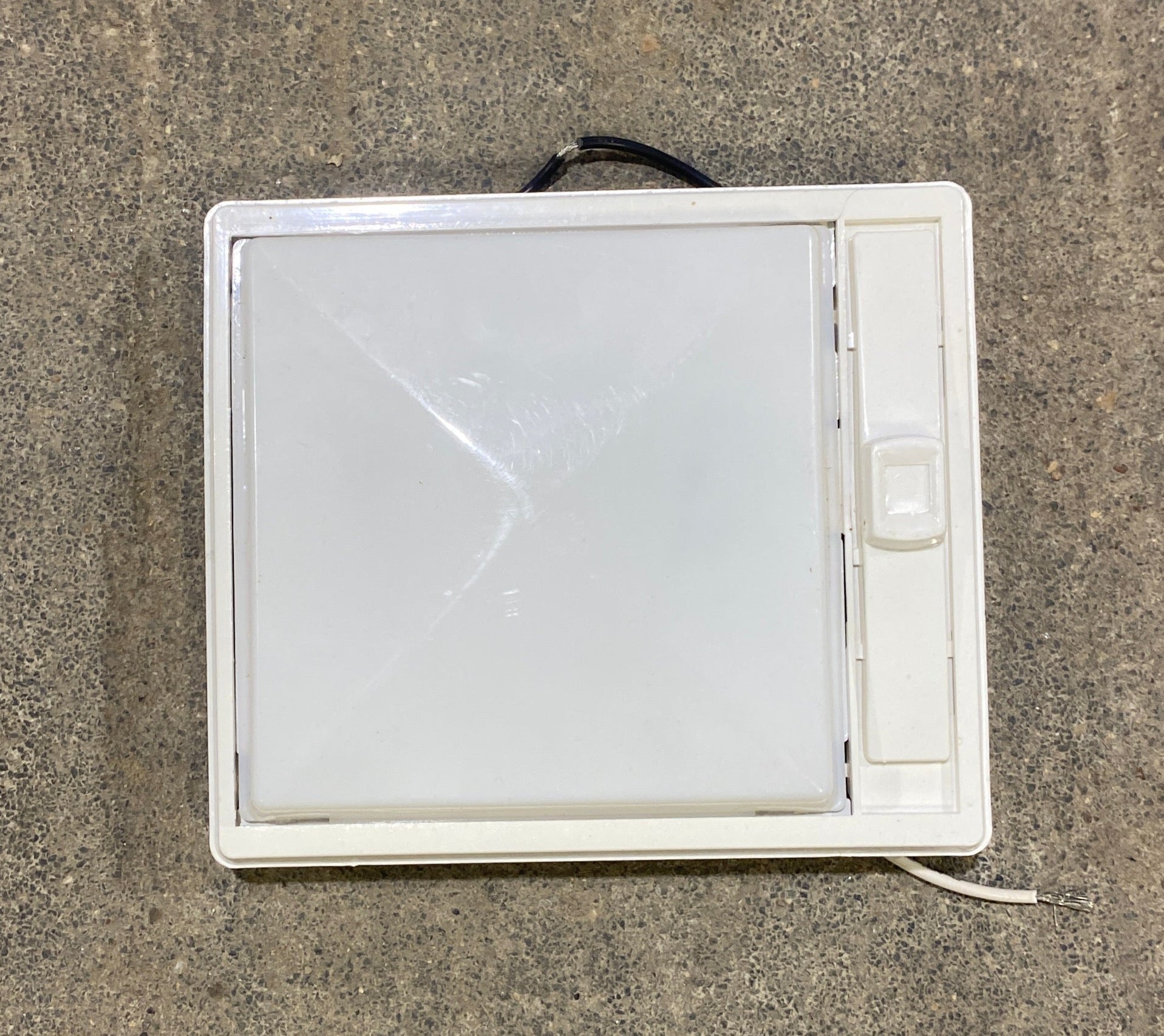 Used Light Fixture *SINGLE* PY805A / LR98156 WITH SWITCH - Young Farts RV Parts