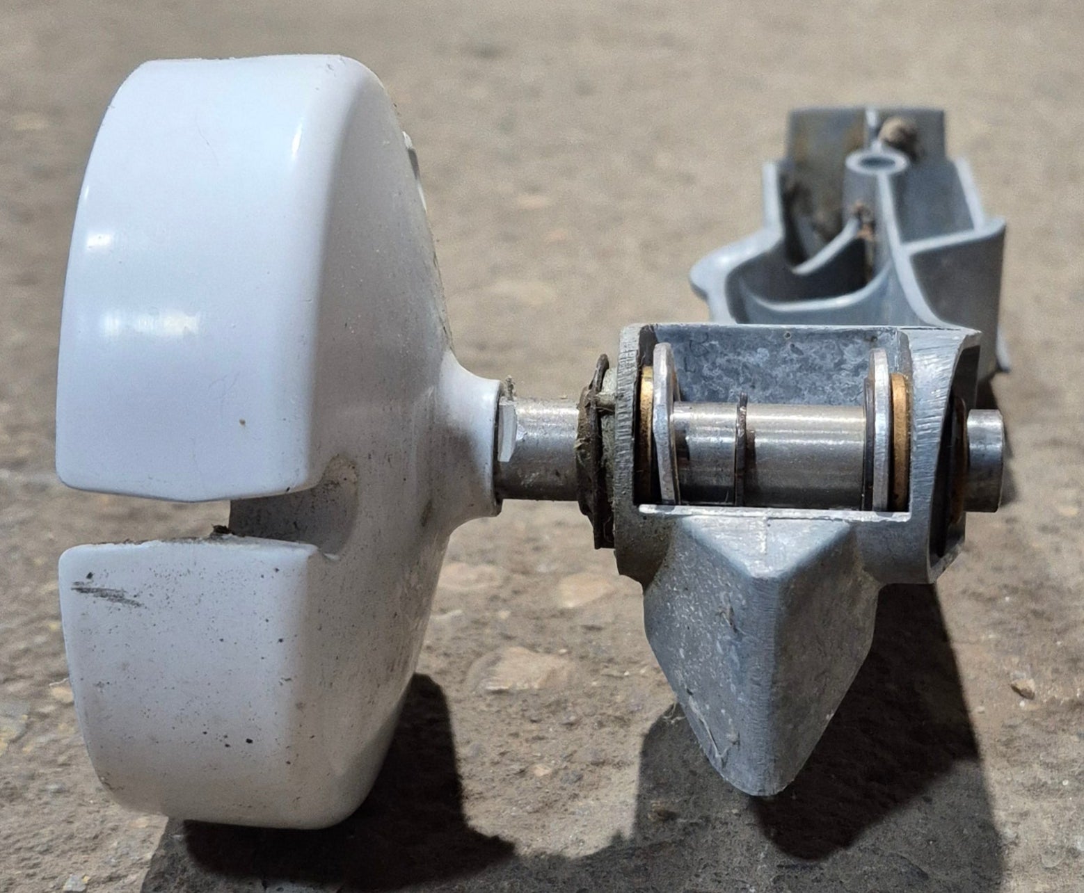 Used Lippert Solera Idler Regal Head Mount - 643916 - Young Farts RV Parts