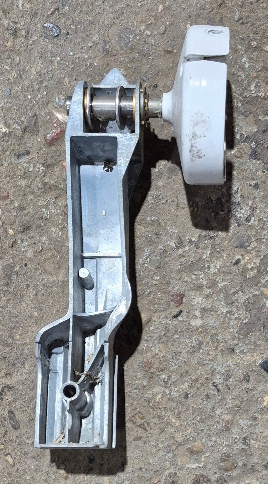 Used Lippert Solera Idler Regal Head Mount - 643916 - Young Farts RV Parts