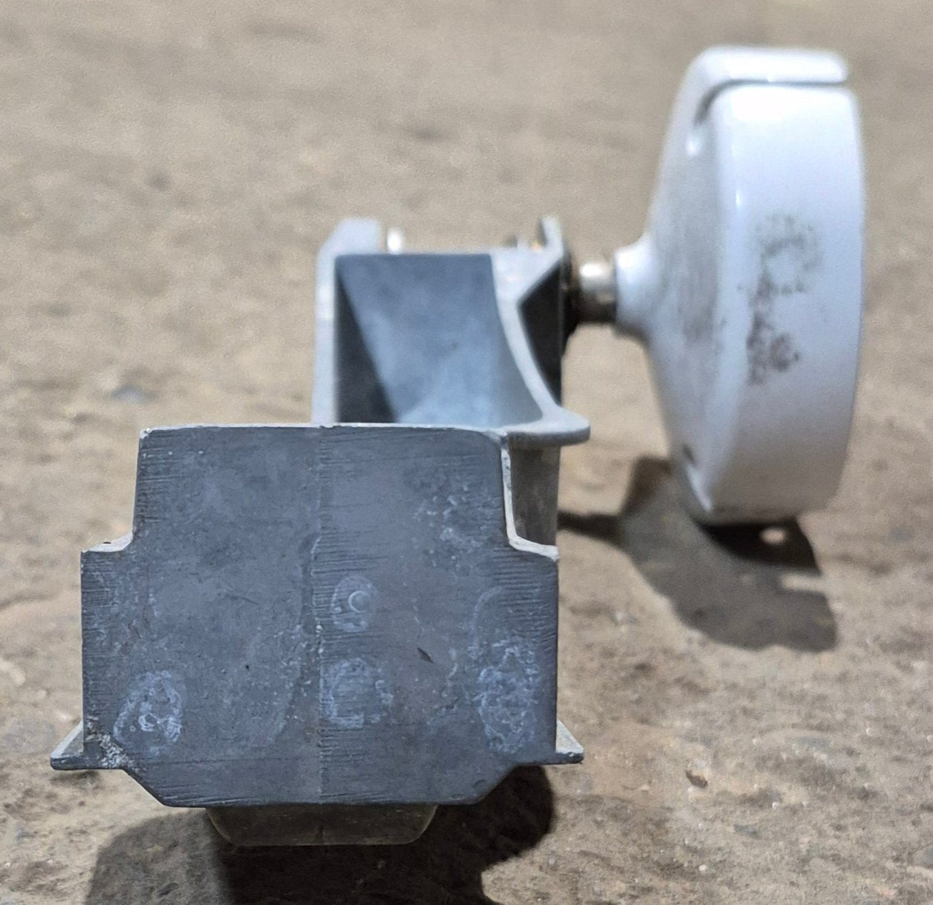 Used Lippert Solera Idler Regal Head Mount - 643916 - Young Farts RV Parts