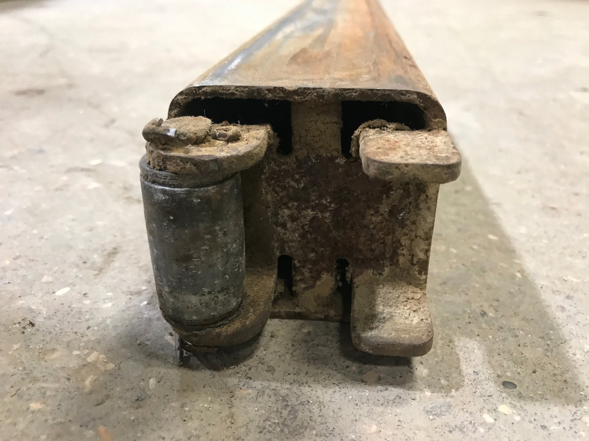 Used Living Room Slide Inner Rail - Young Farts RV Parts