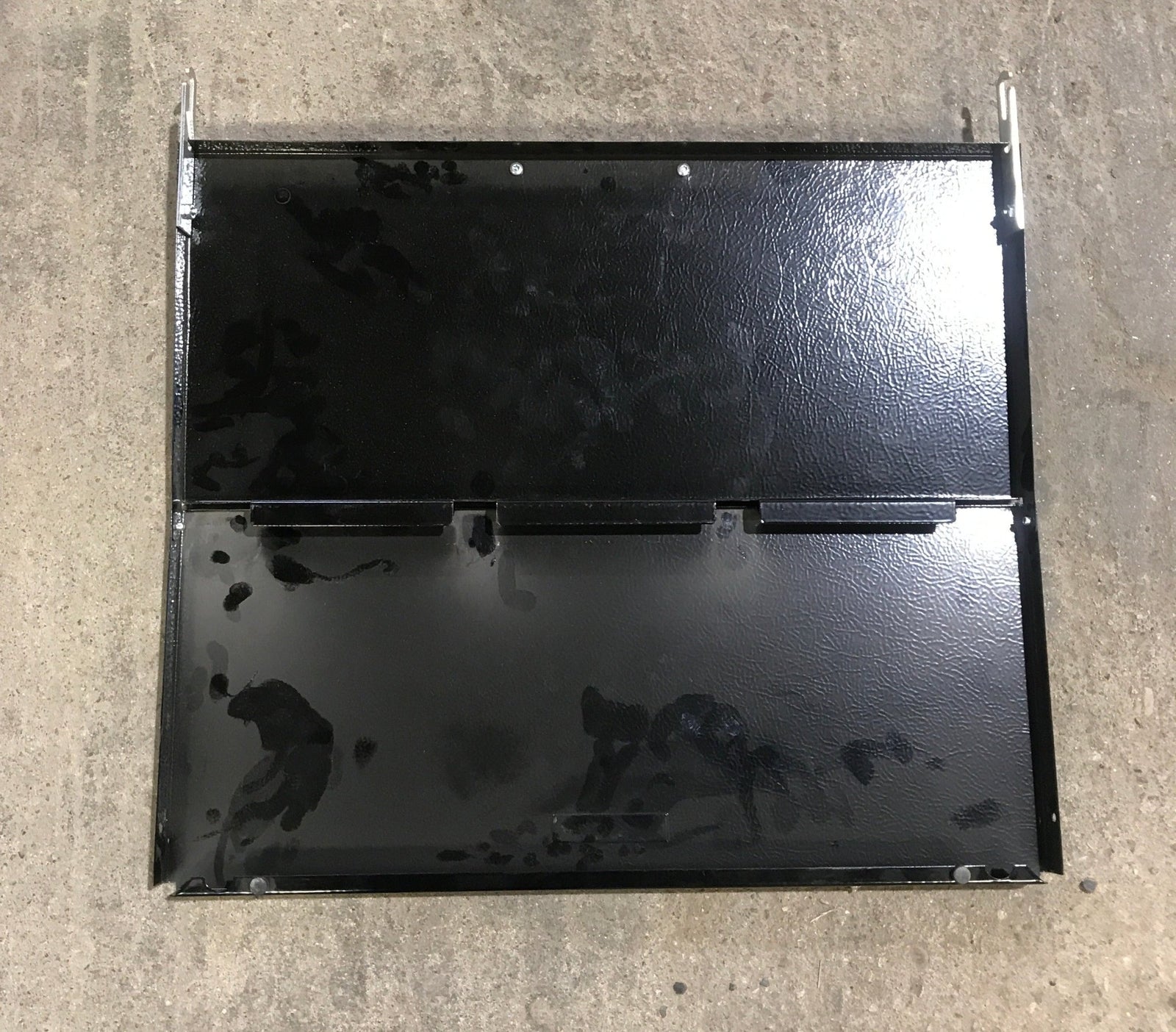 Used MAGIC Chef Bi - Fold Cover Black for CLY2242BDH - Young Farts RV Parts