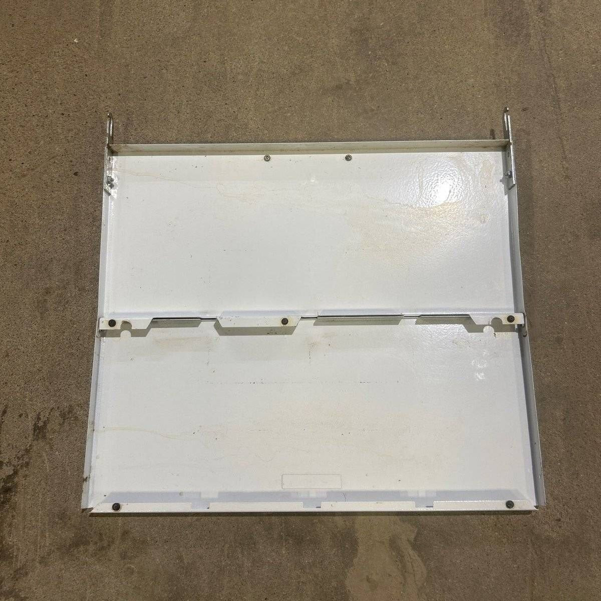 Used MAGIC Chef Bi-Fold Cover White for CLY2232BDH - Young Farts RV Parts