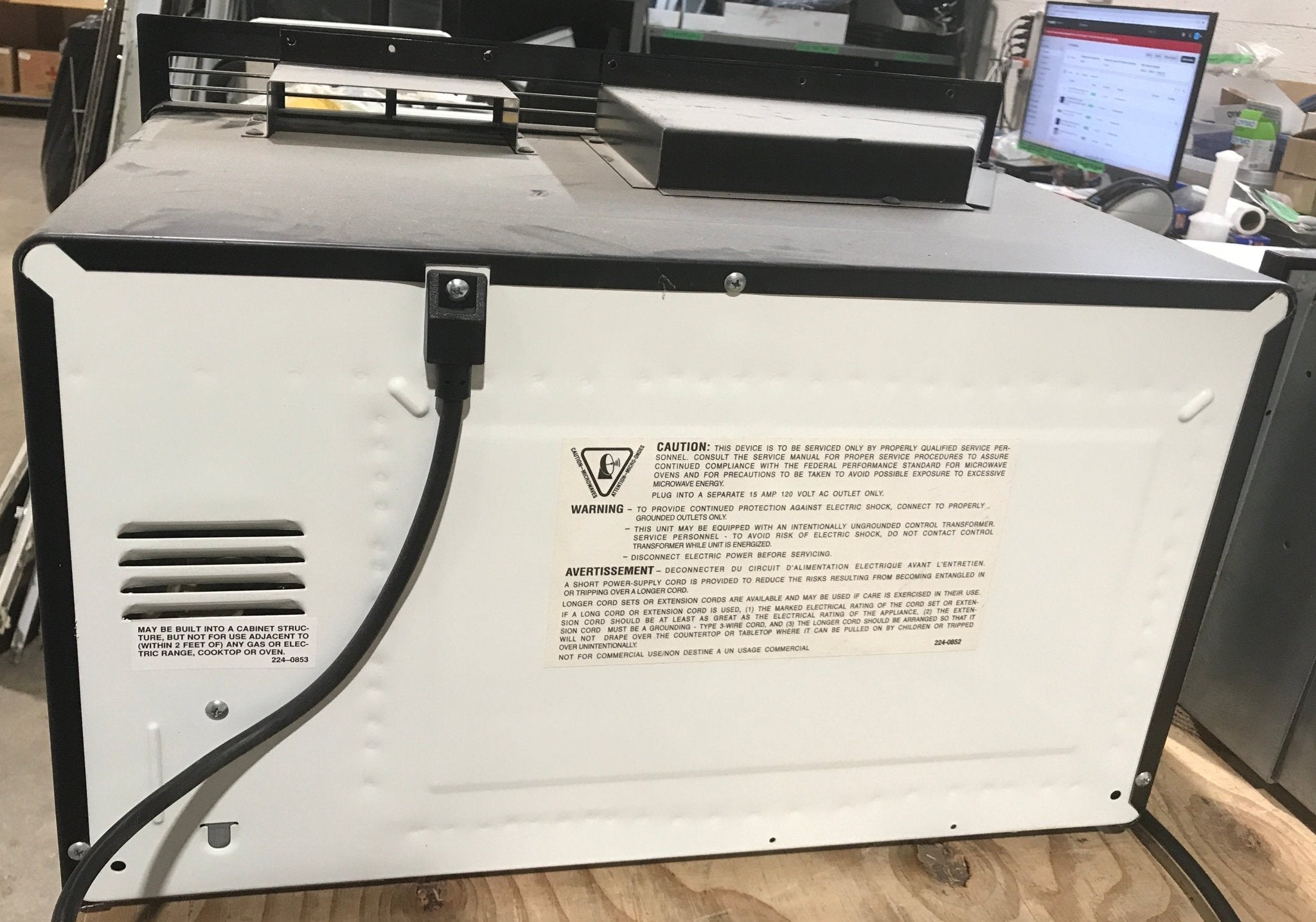 Used Magic Chef RV Microwave - 20 3/4" W x 13" H x 13 1/2" D - Young Farts RV Parts