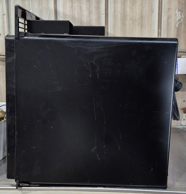 Used Magic Chef RV Microwave - 21 3/4" W x 13 3/4" H x 12 1/2" D - Young Farts RV Parts