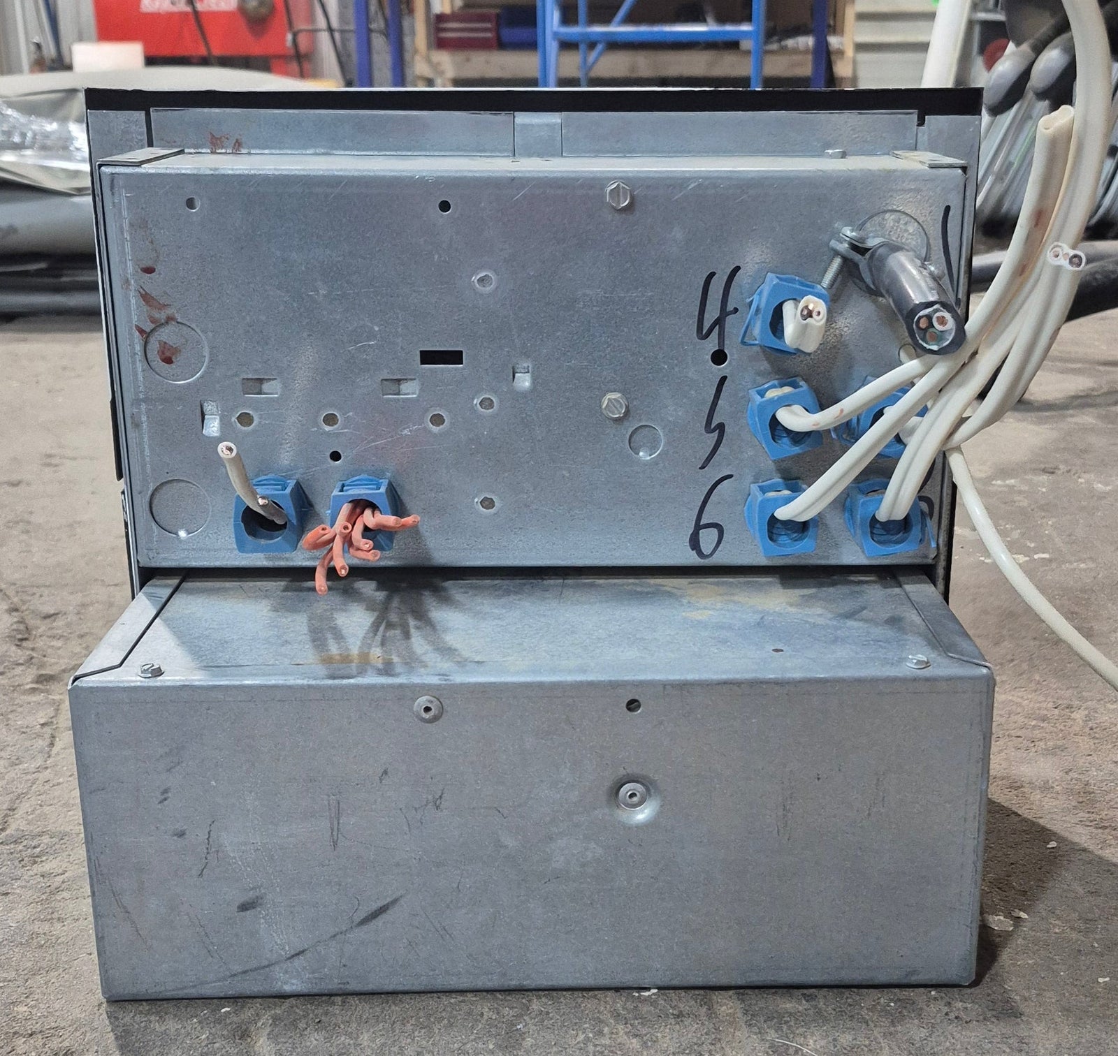 Used Magnetek 32 AMP Converter - Series 6300 A , Model 6332 - Young Farts RV Parts