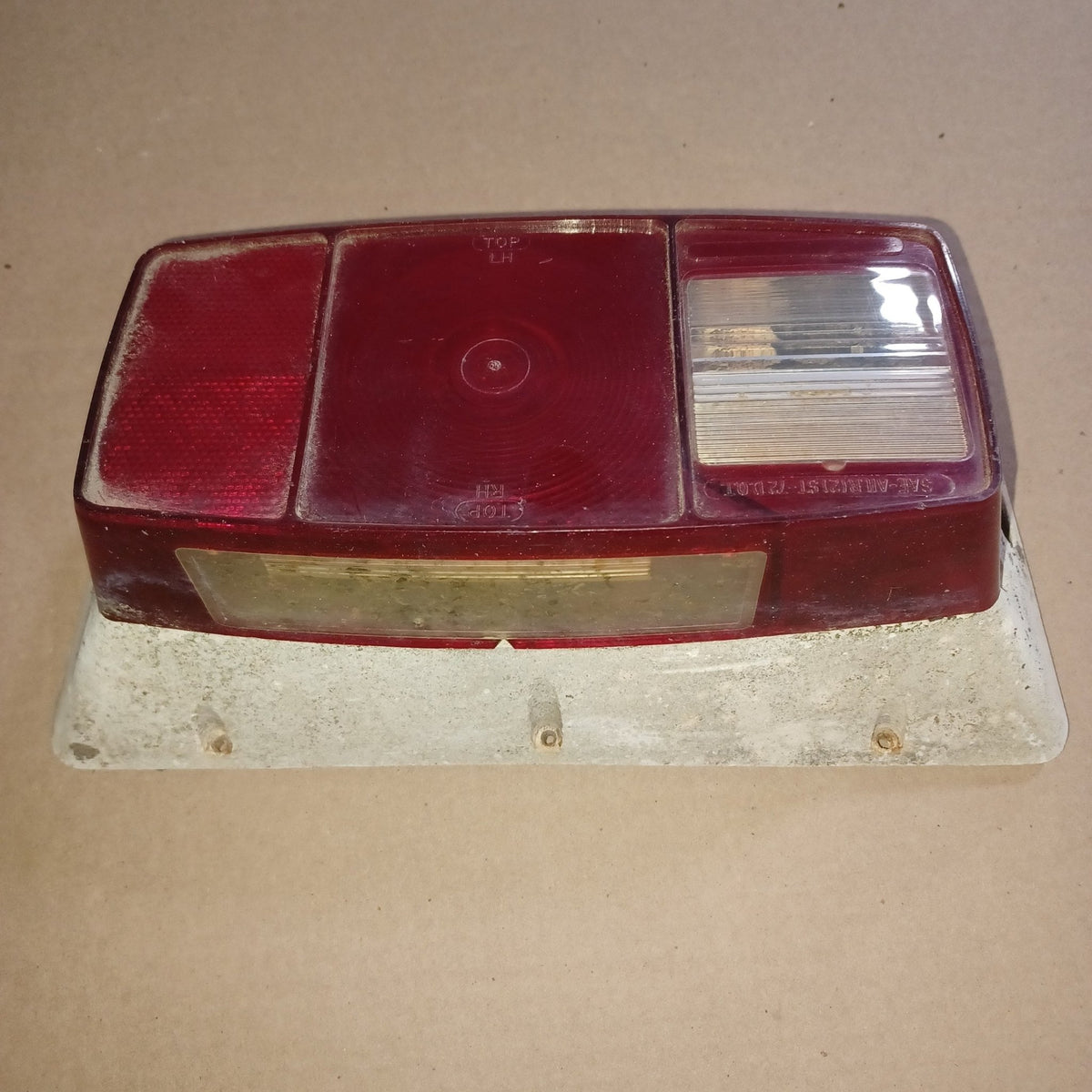 Used Microflex SAE-AILR(2) ST-72 D.O.T Taillight Assembly - Young Farts RV Parts