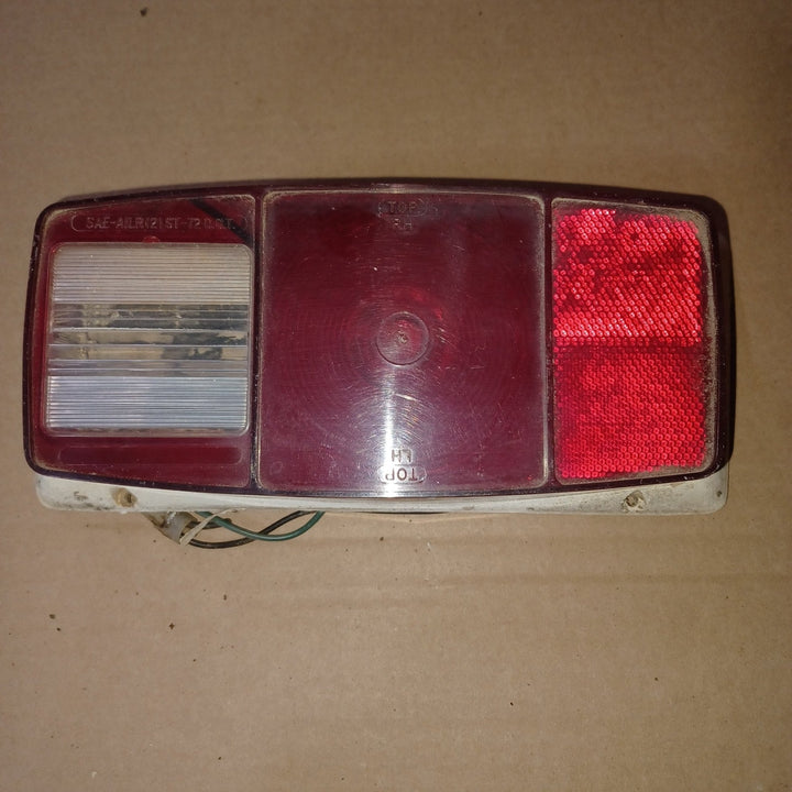 Used Microflex SAE-AILR(2) ST-72 D.O.T Taillight Assembly - Young Farts RV Parts
