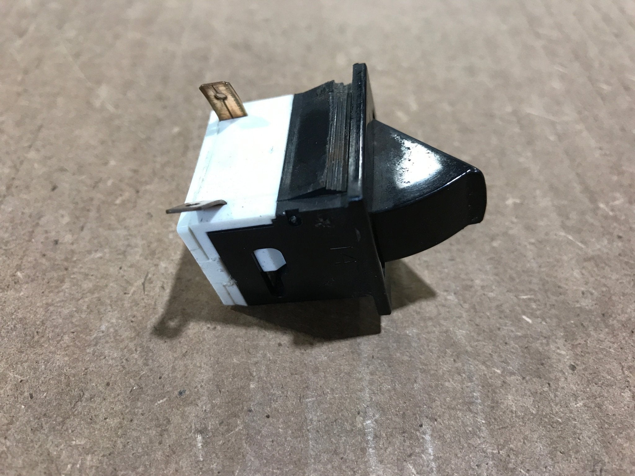 Used Norcold Interior Fridge Light Switch - 61581022 - Young Farts RV Parts