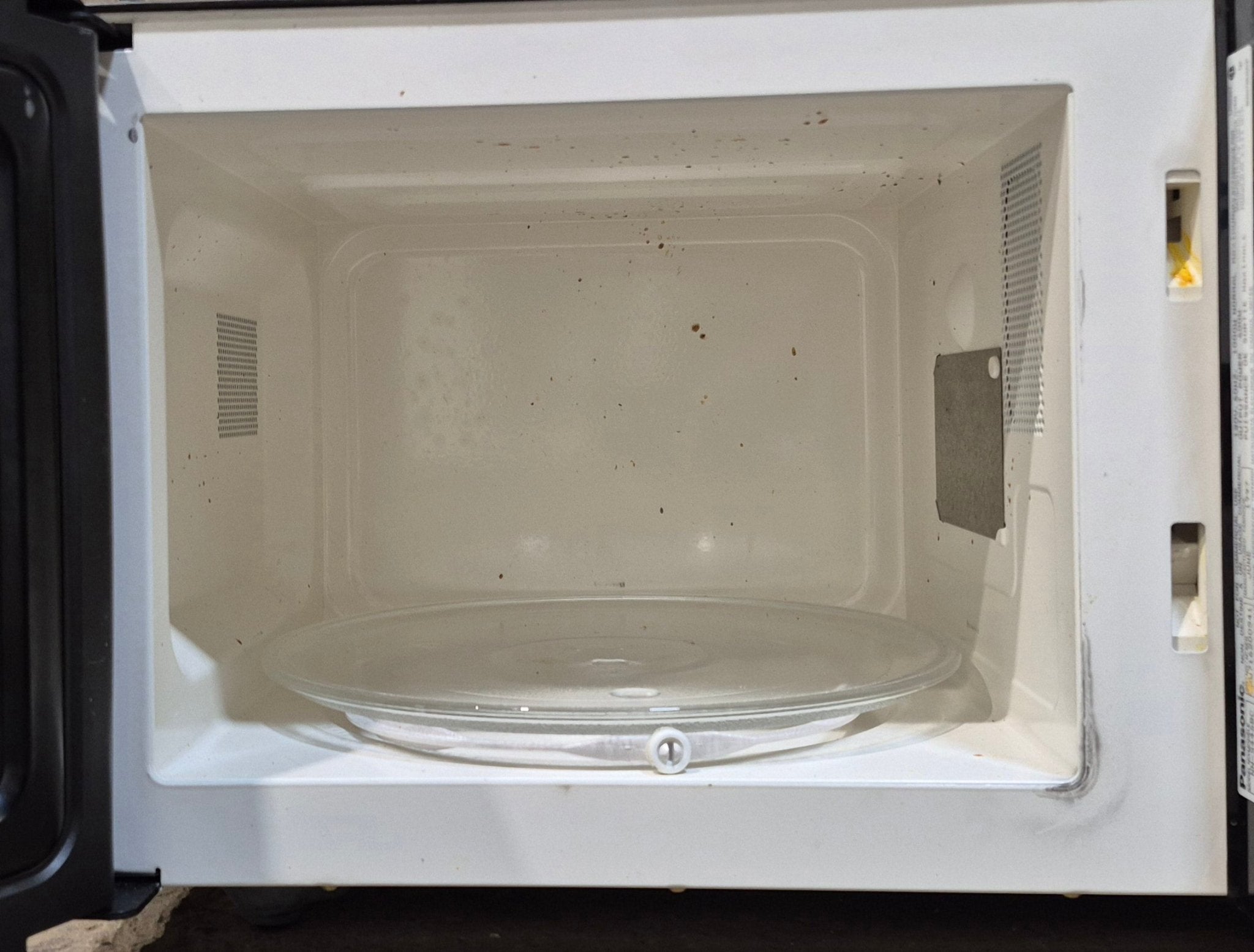 Used PANASONIC RV Microwave 18" W x 11 3/4" H x 11 1/2" D - Young Farts RV Parts