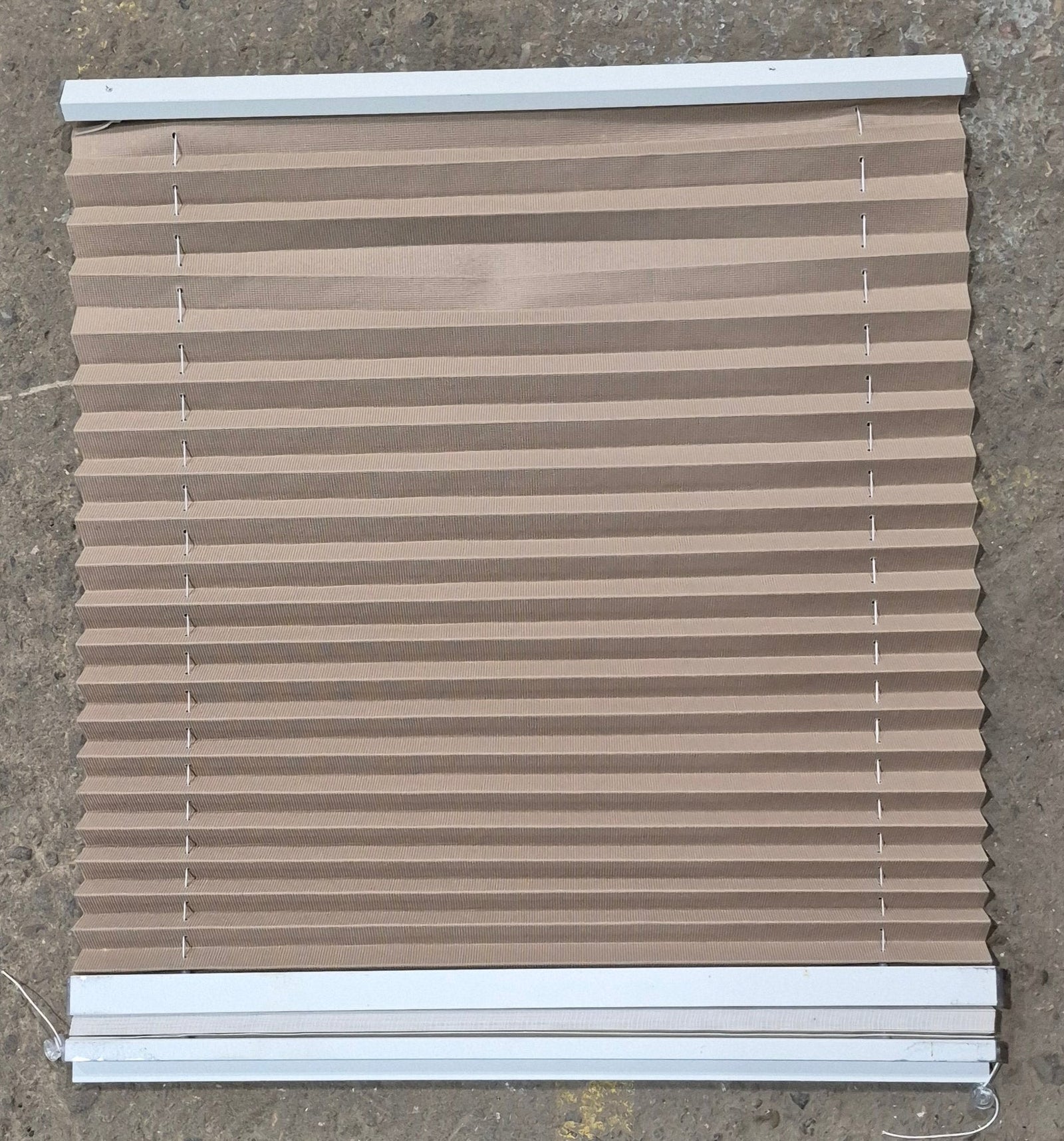 Used Pleated Day / Night Shade, White / Tan - 25 7/8