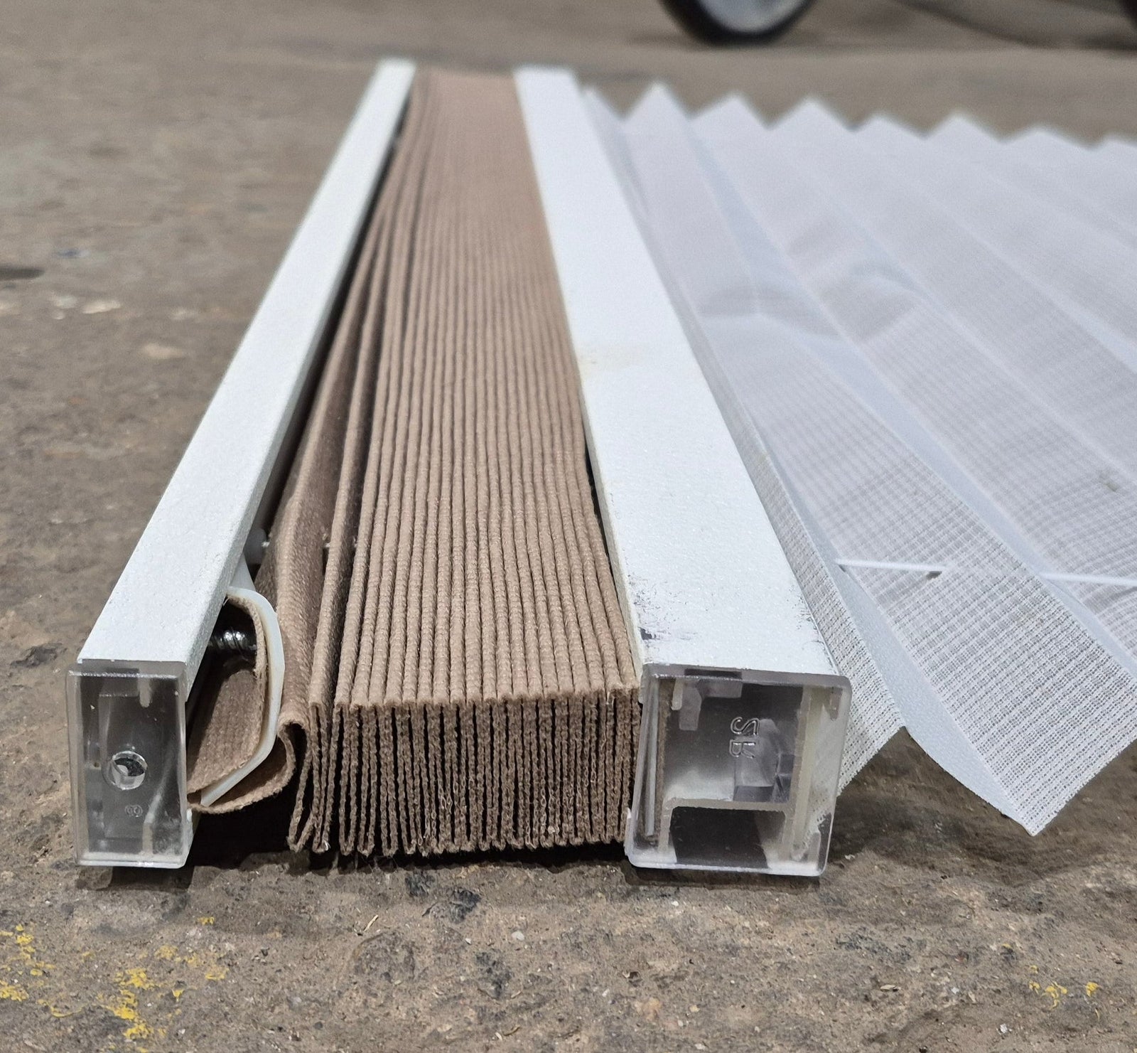 Used Pleated Day / Night Shade, White / Tan - 25 7/8