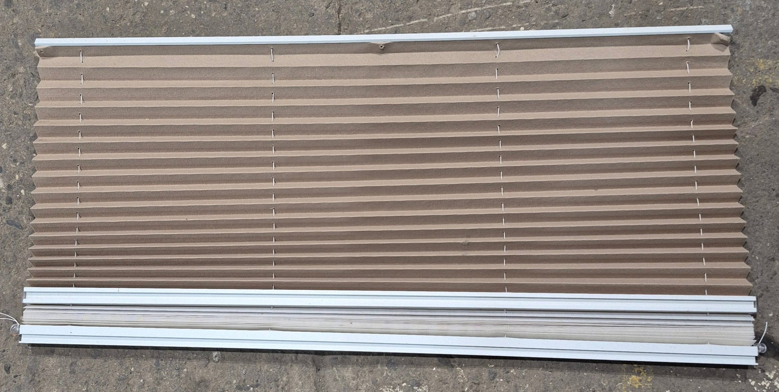 Used Pleated Day / Night Shade, White / Tan - 49 7/8