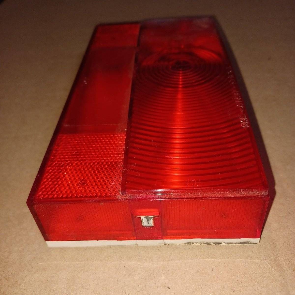 Used Reflect-O-Lite Tail Light Replacement Lens - SAE-AILRST-73 D.O.T. , No. 910-950 - Young Farts RV Parts