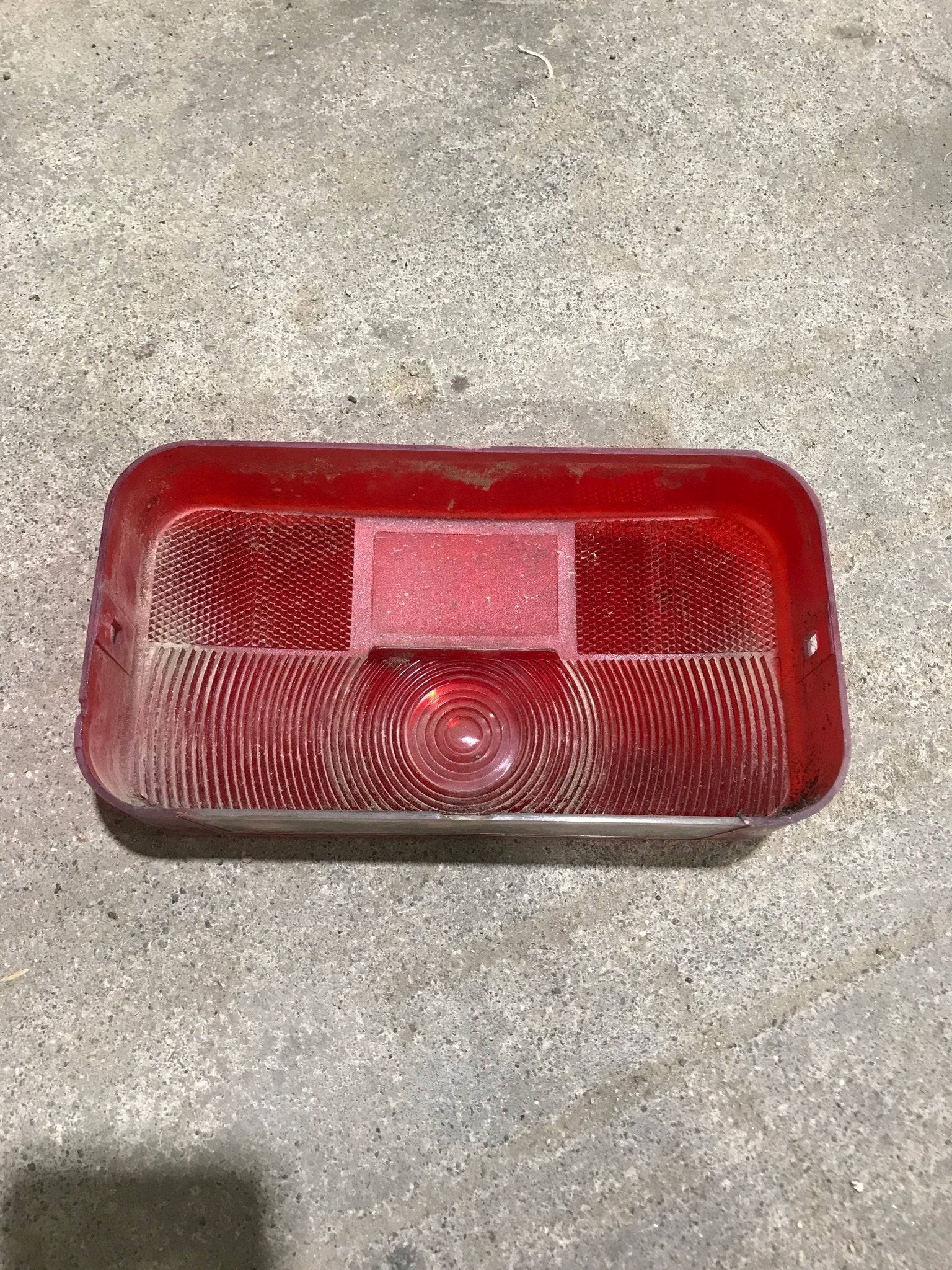 Used Round lens tail light DOT AILST 91 - Young Farts RV Parts