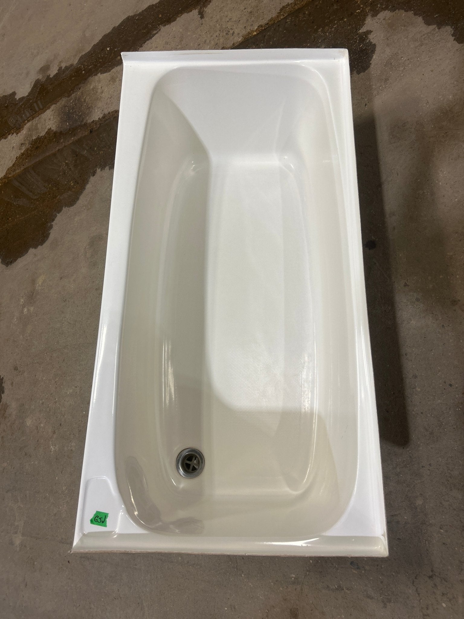 Used RV Bath Tub, Right Hand Drain - 43 3/4” x 22” - Young Farts RV Parts