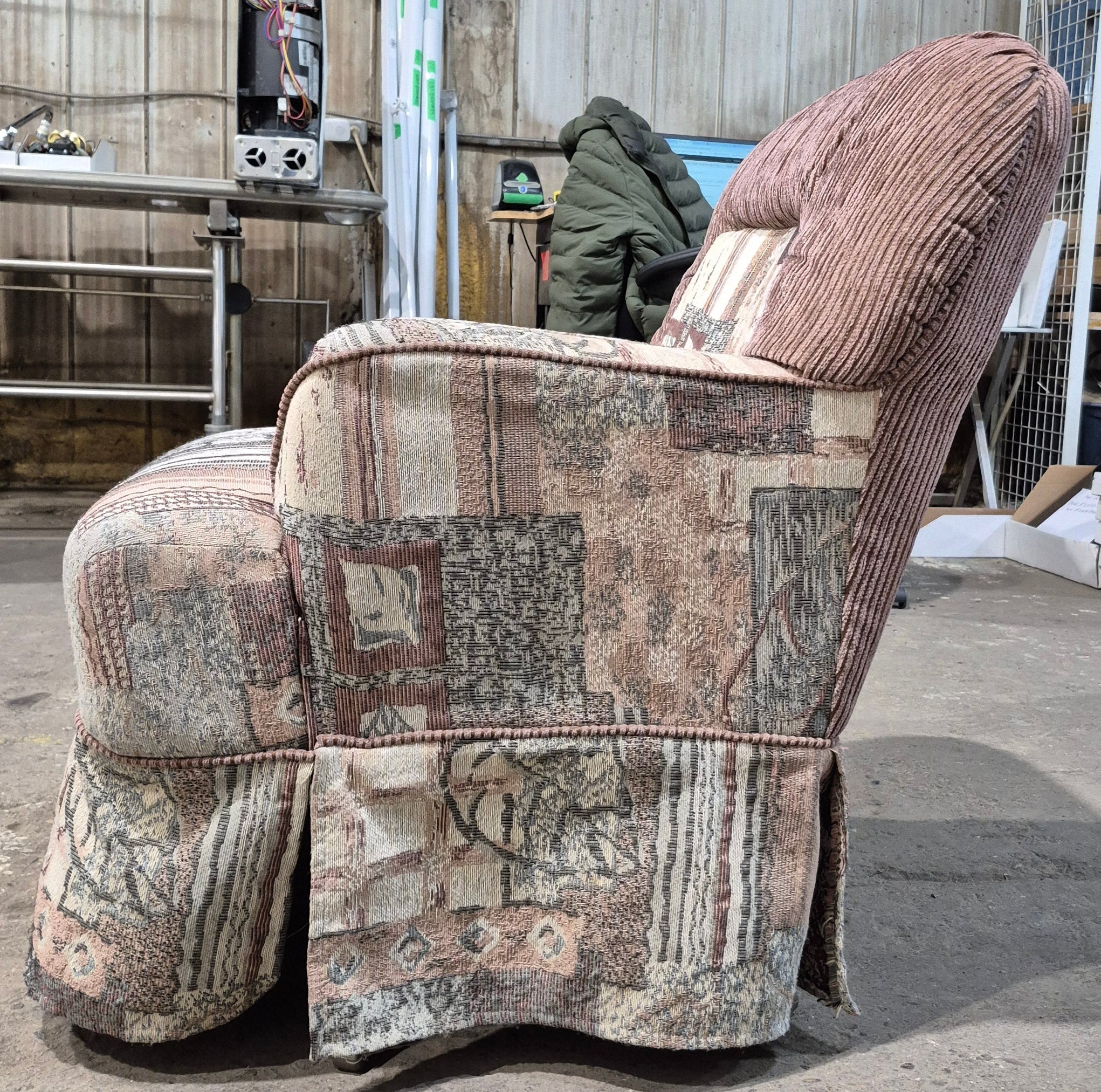 Used RV Chair - 32 3/4" H x 25 1/2" W x 25 1/2" D - Young Farts RV Parts