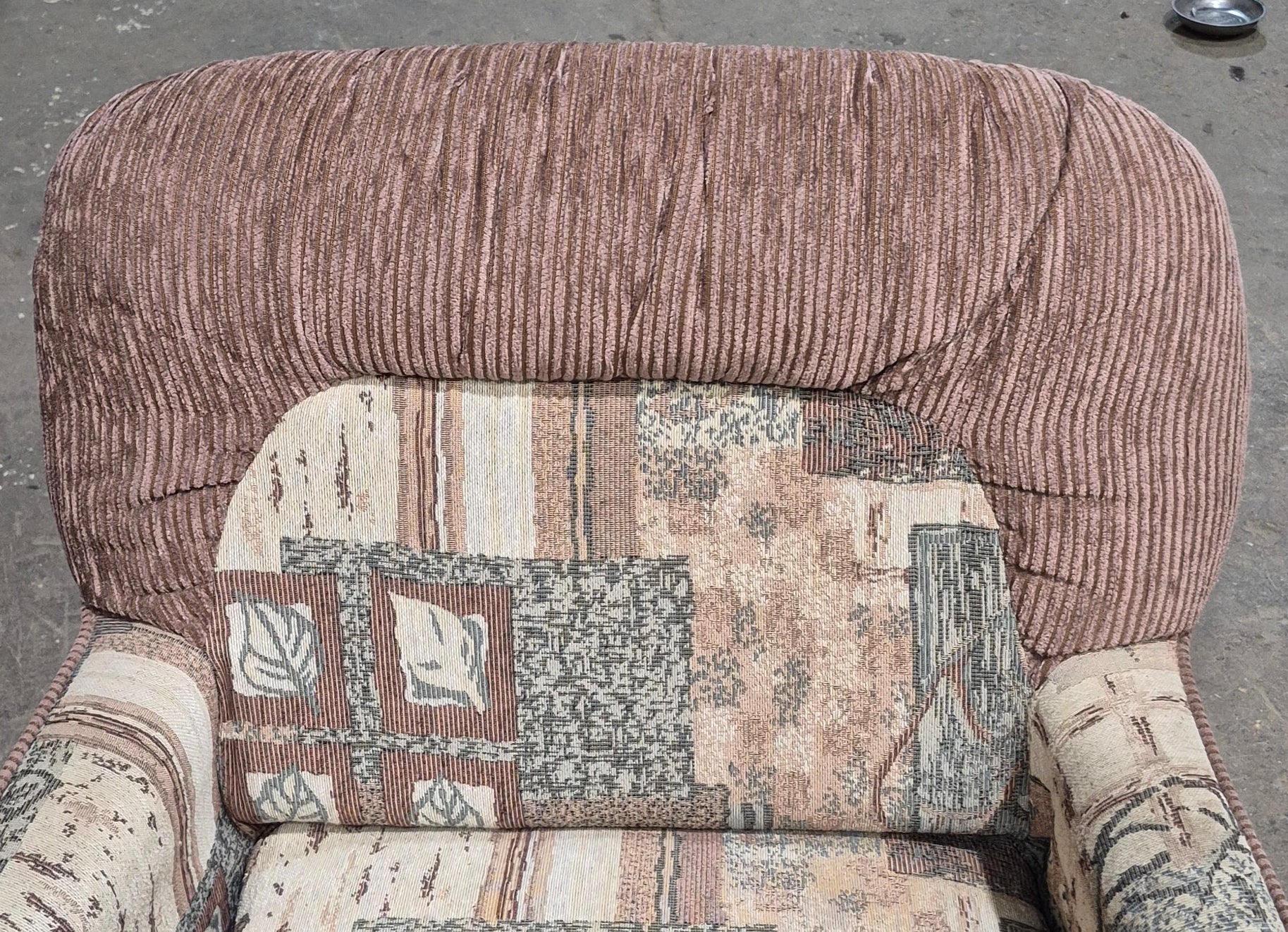 Used RV Chair - 32 3/4" H x 25 1/2" W x 25 1/2" D - Young Farts RV Parts