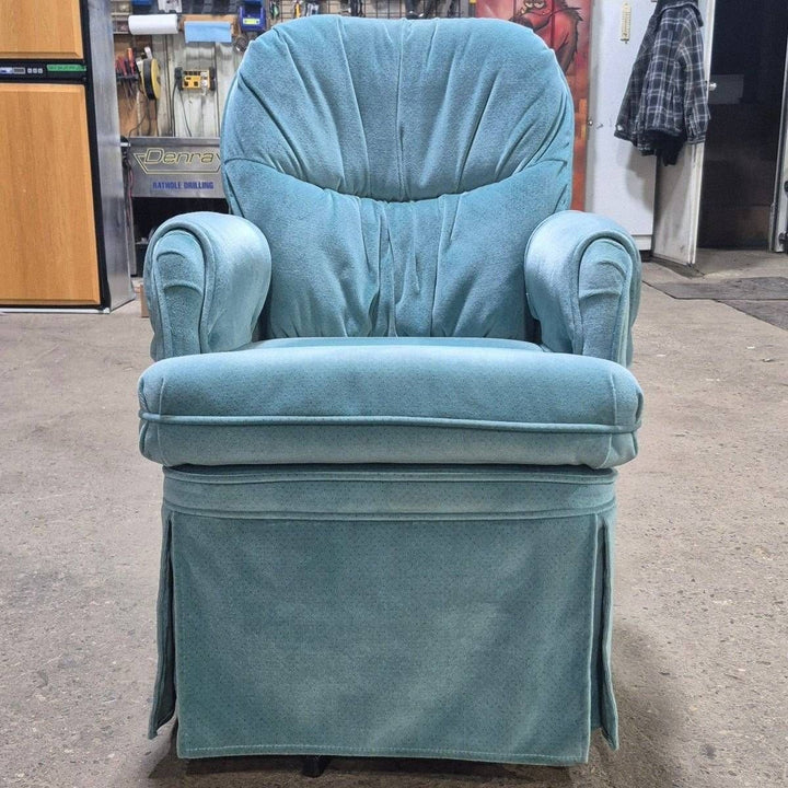Used RV Chair - 38 1/4" H x 25" W x 28" D - Young Farts RV Parts