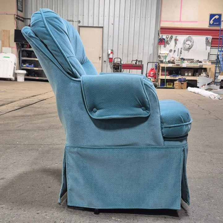 Used RV Chair - 38 1/4" H x 25" W x 28" D - Young Farts RV Parts