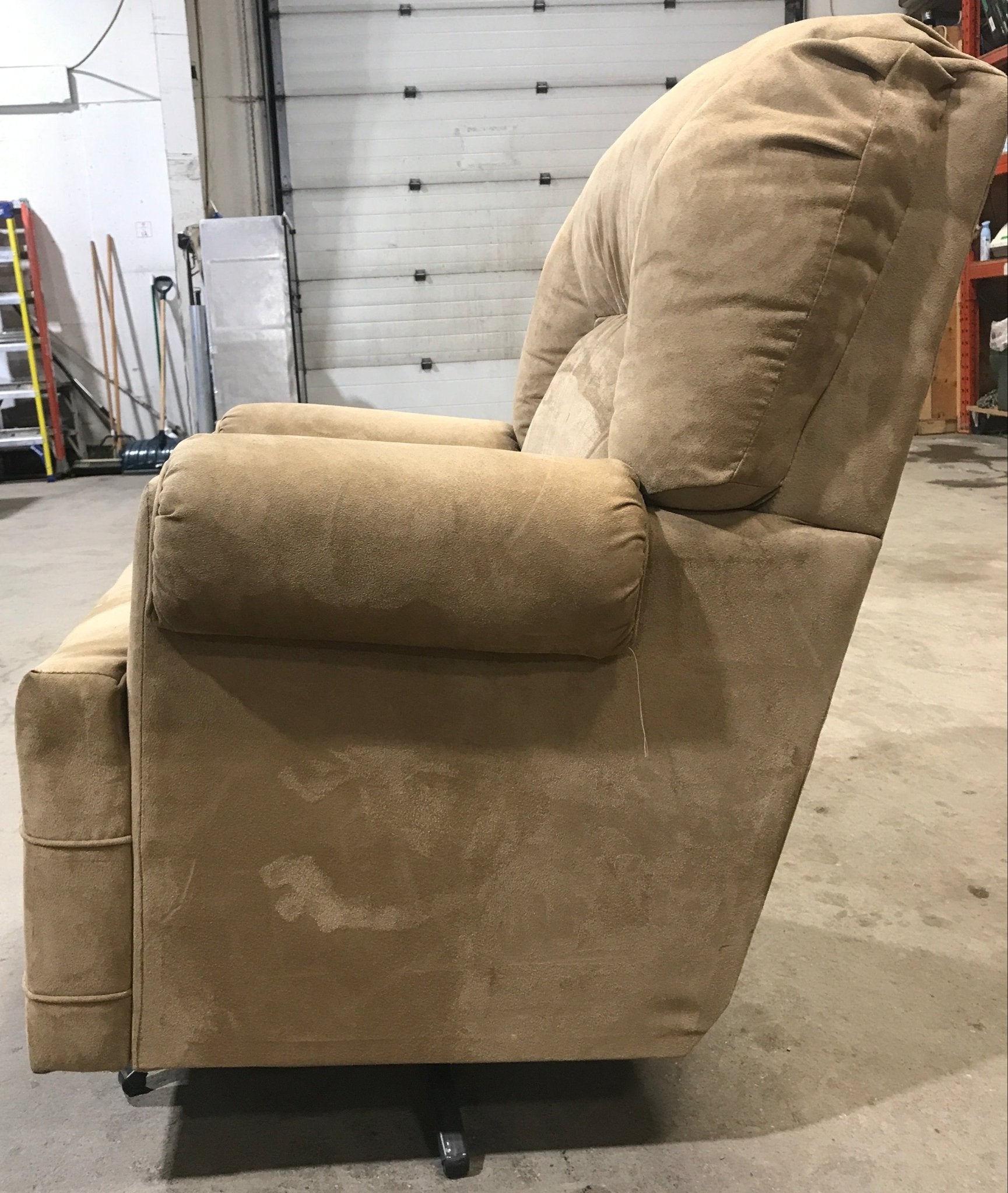 Used RV Chair - 39" H x 25" W x 20" D - Young Farts RV Parts