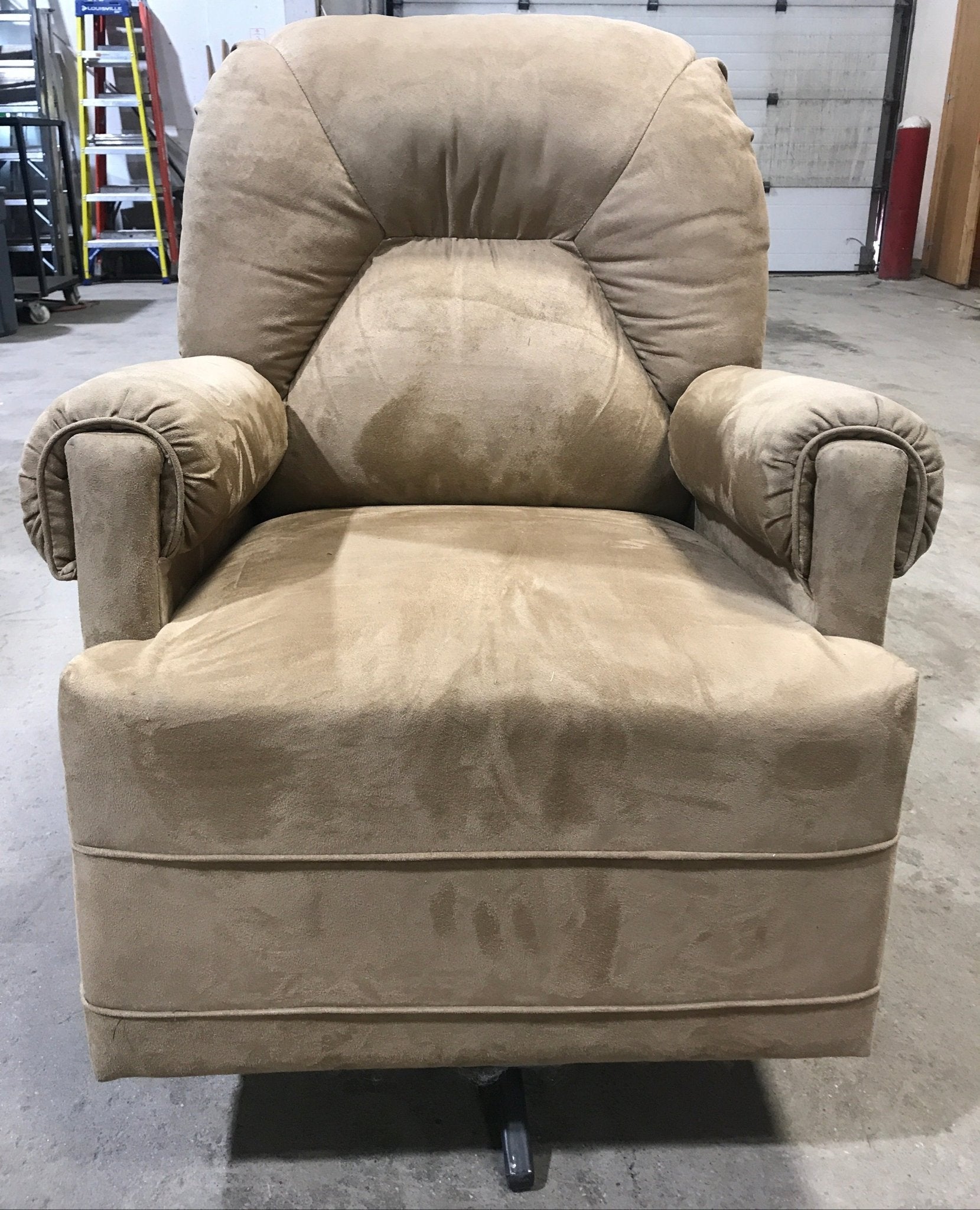 Used RV Chair - 39" H x 25" W x 20" D - Young Farts RV Parts