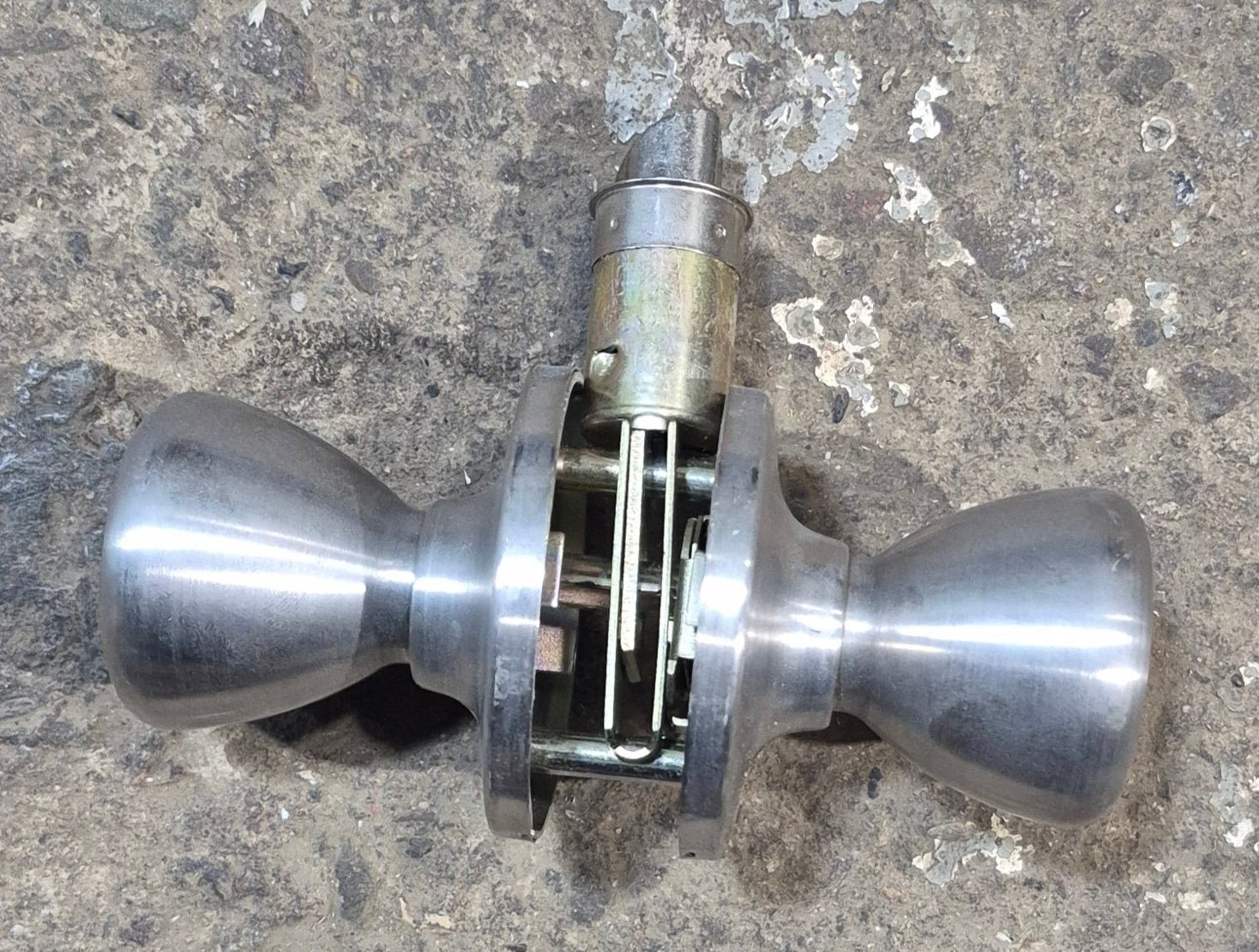 Used RV Interior Door Knob 3/4" Wall 2 1/2" Latch Non - Locking - Young Farts RV Parts