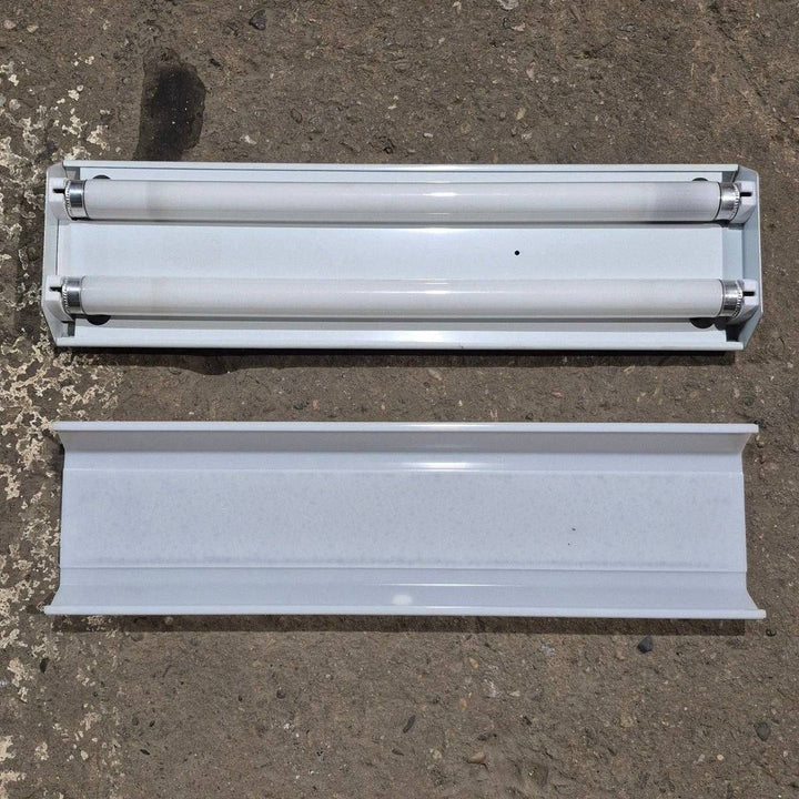 Used RV Luminaire Dual Fluorescent Light Fixture - Model 550 - Young Farts RV Parts