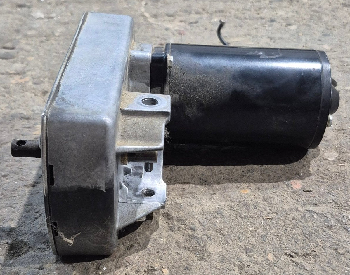 Used RV Slide Out Motor 28:1 - VMC07503828 - Young Farts RV Parts