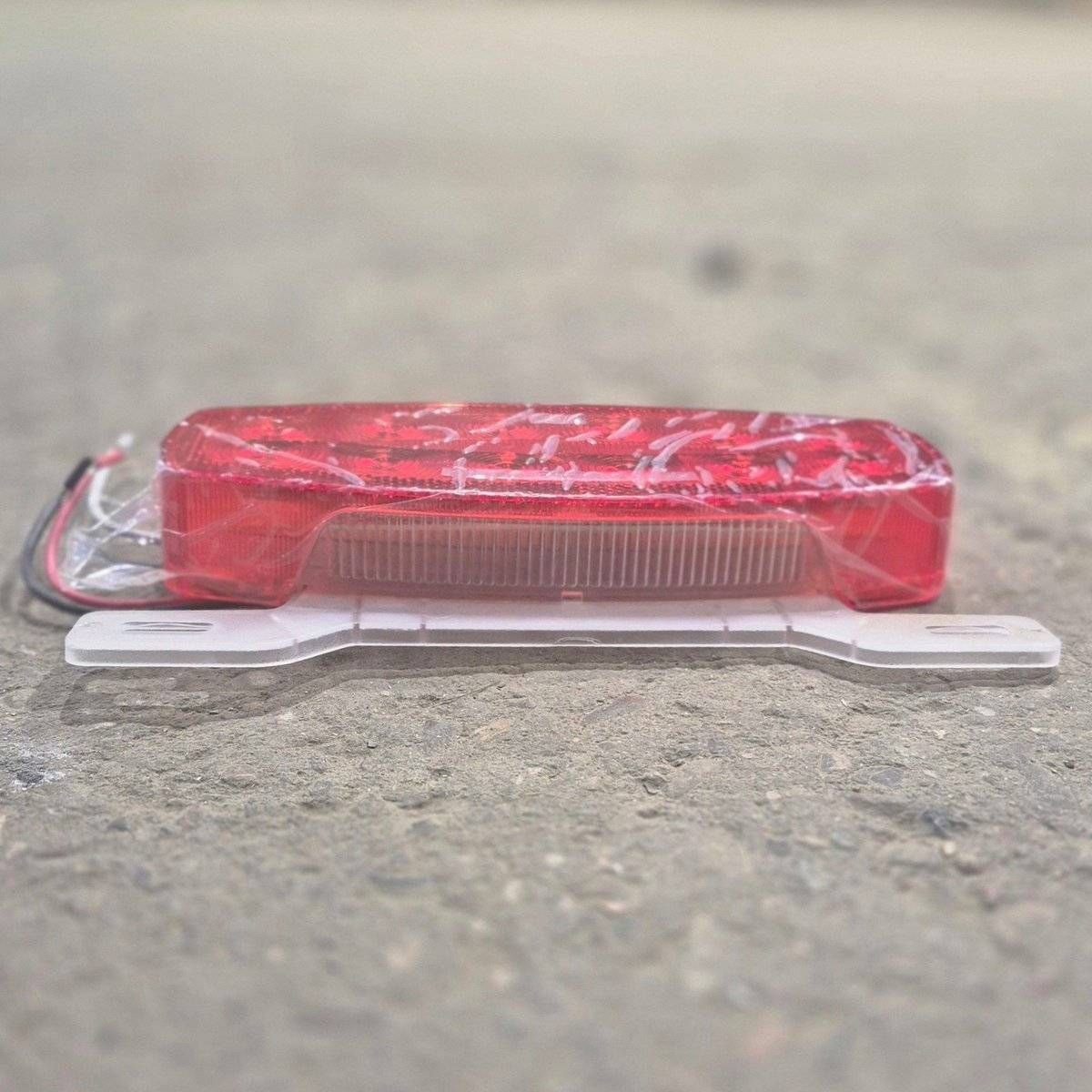 Used RV Tail Light Assembly, With License Plate Bracket, 8.625" x 4.125" x 1.25"- DOT SAE A2I6S2T2L 18 - Young Farts RV Parts