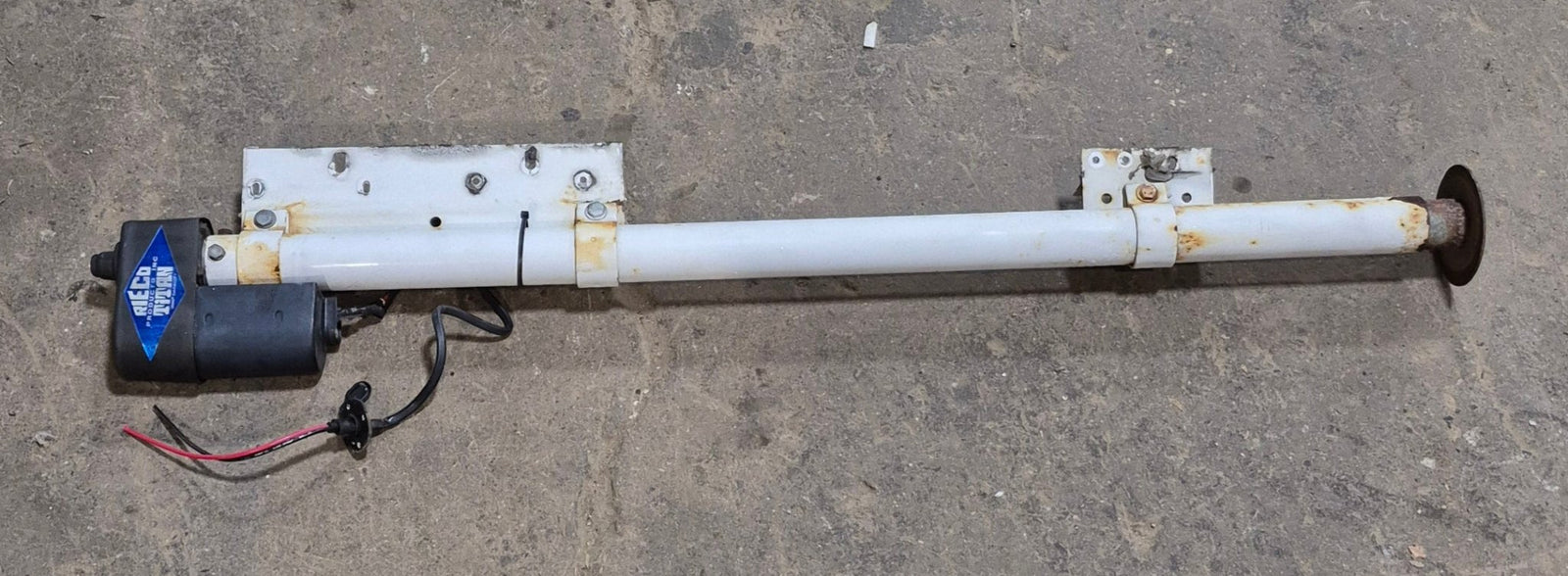 Used Single Electric Camper Lift Jack w/ Corner Bracket - Young Farts RV Parts