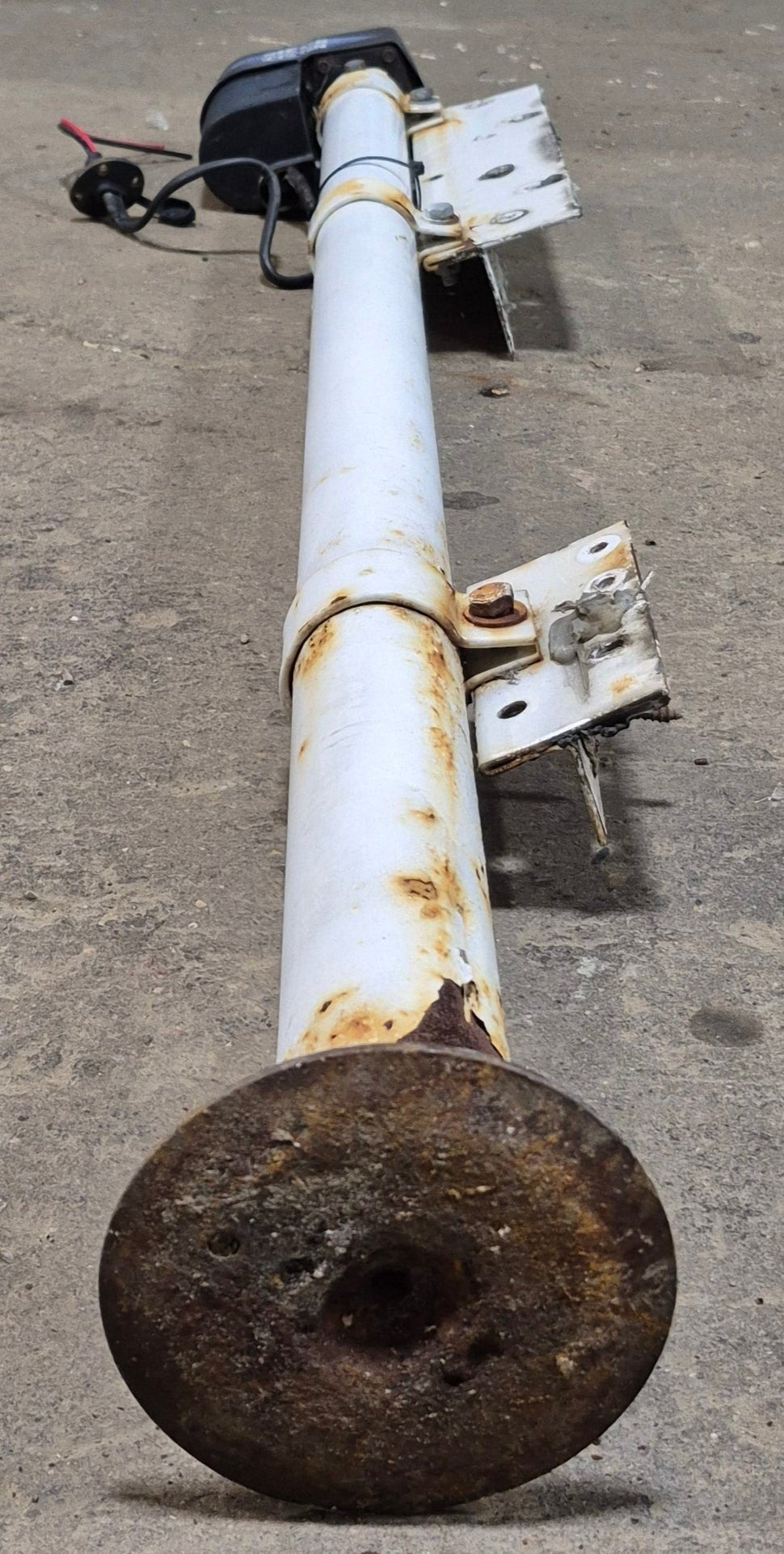 Used Single Electric Camper Lift Jack w/ Corner Bracket - Young Farts RV Parts