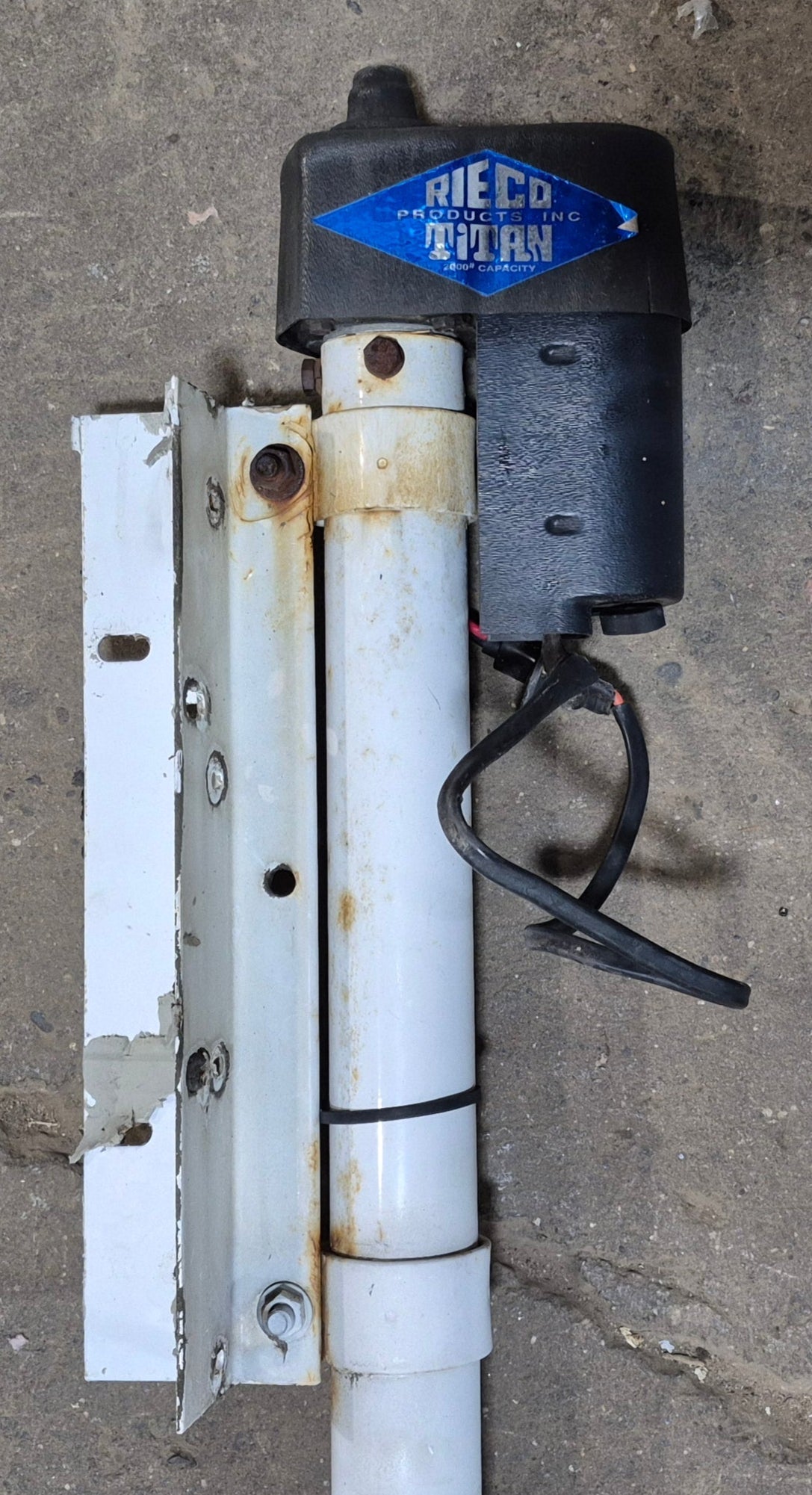 Used Single Electric Camper Lift Jack w/ Corner Bracket - Young Farts RV Parts