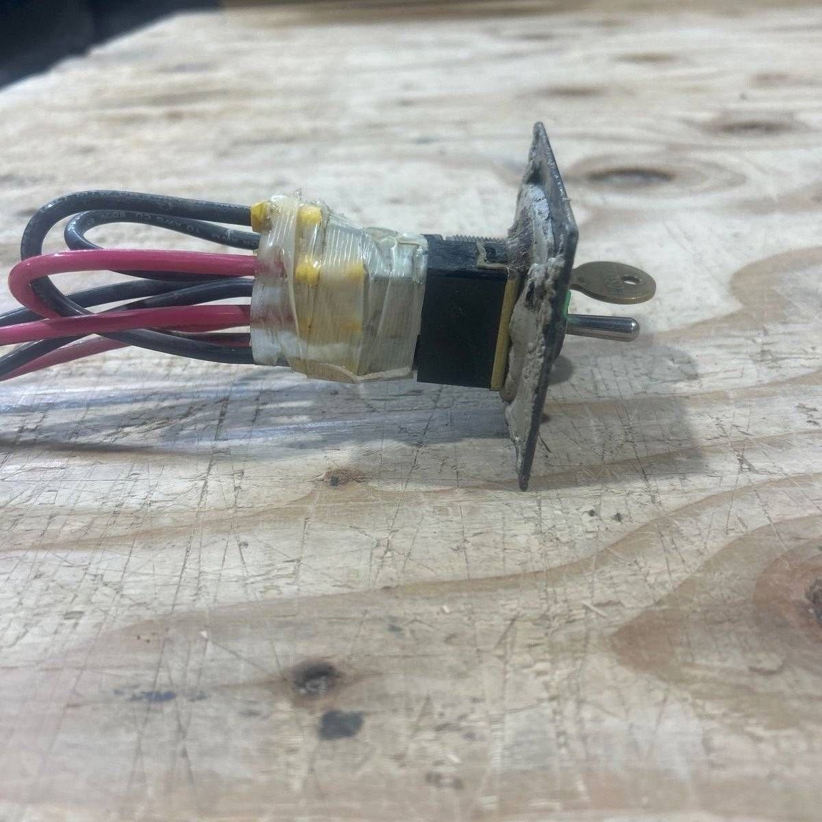 Used Single Landing Gear Legs Toggle Switch with key on/off - CHILY 7026 - Young Farts RV Parts