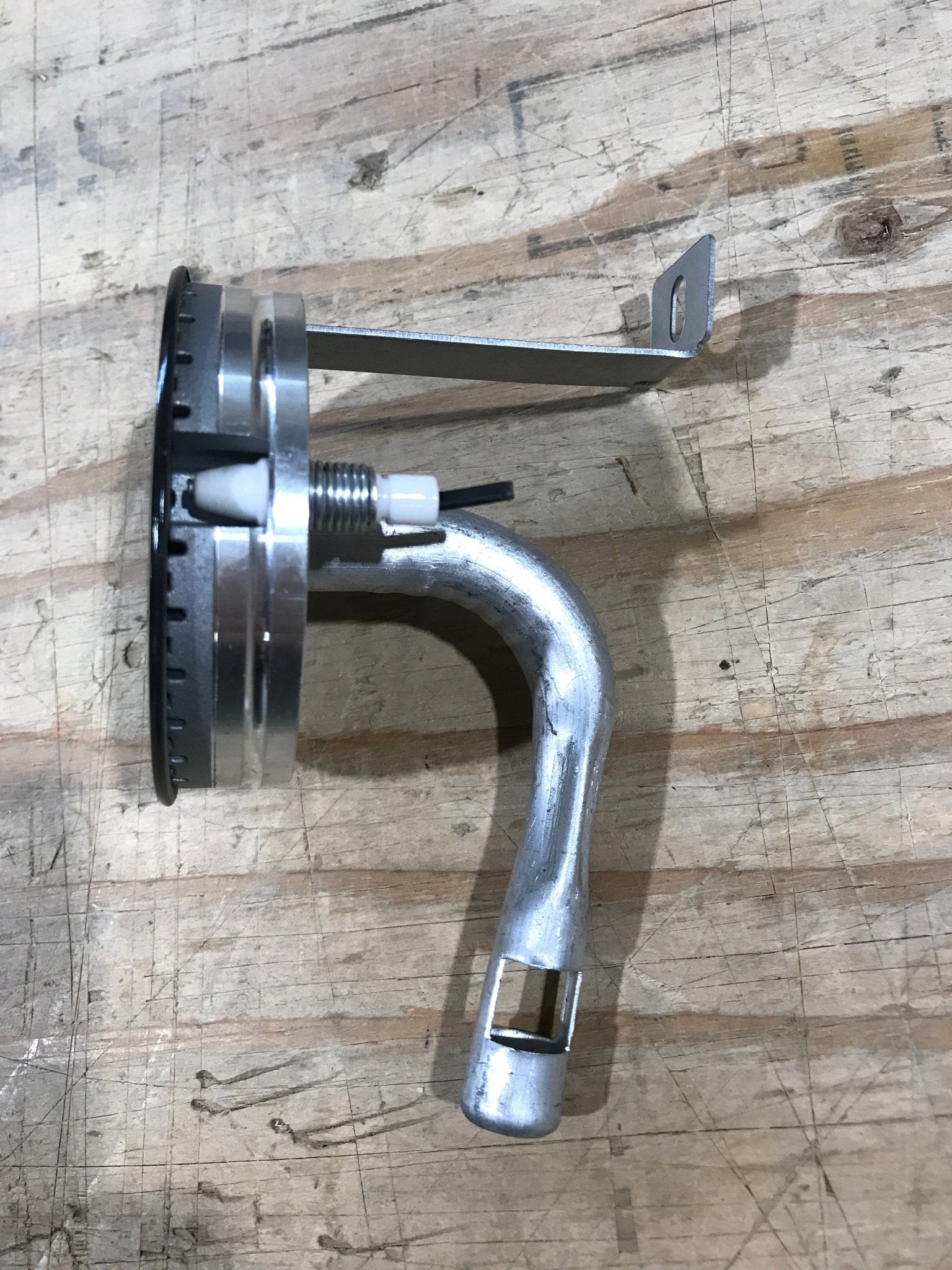 Used Suburban Assembly Center Burner 010999 - Young Farts RV Parts