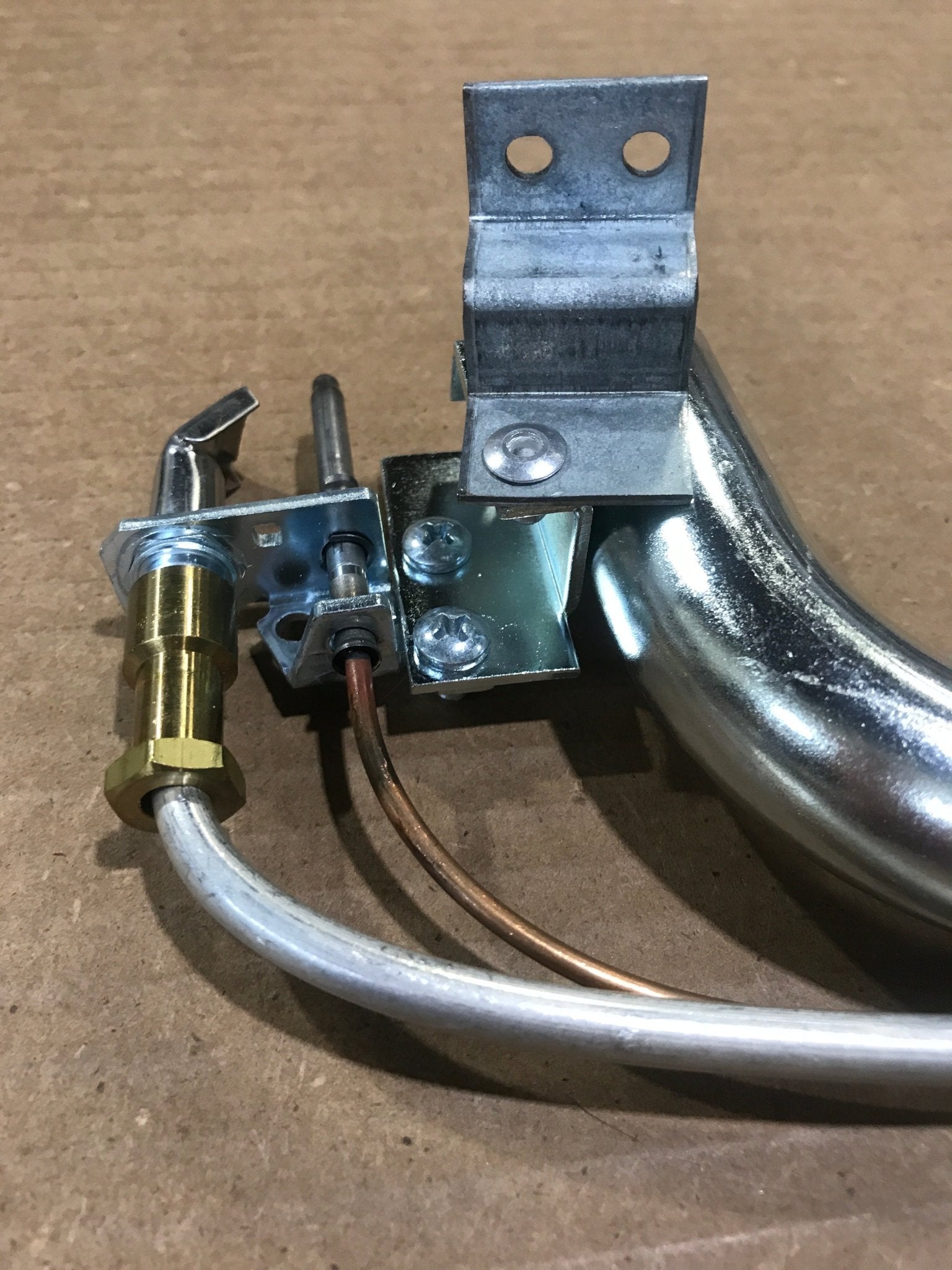 Used Suburban Large Burner Assembly - 520564 - Young Farts RV Parts
