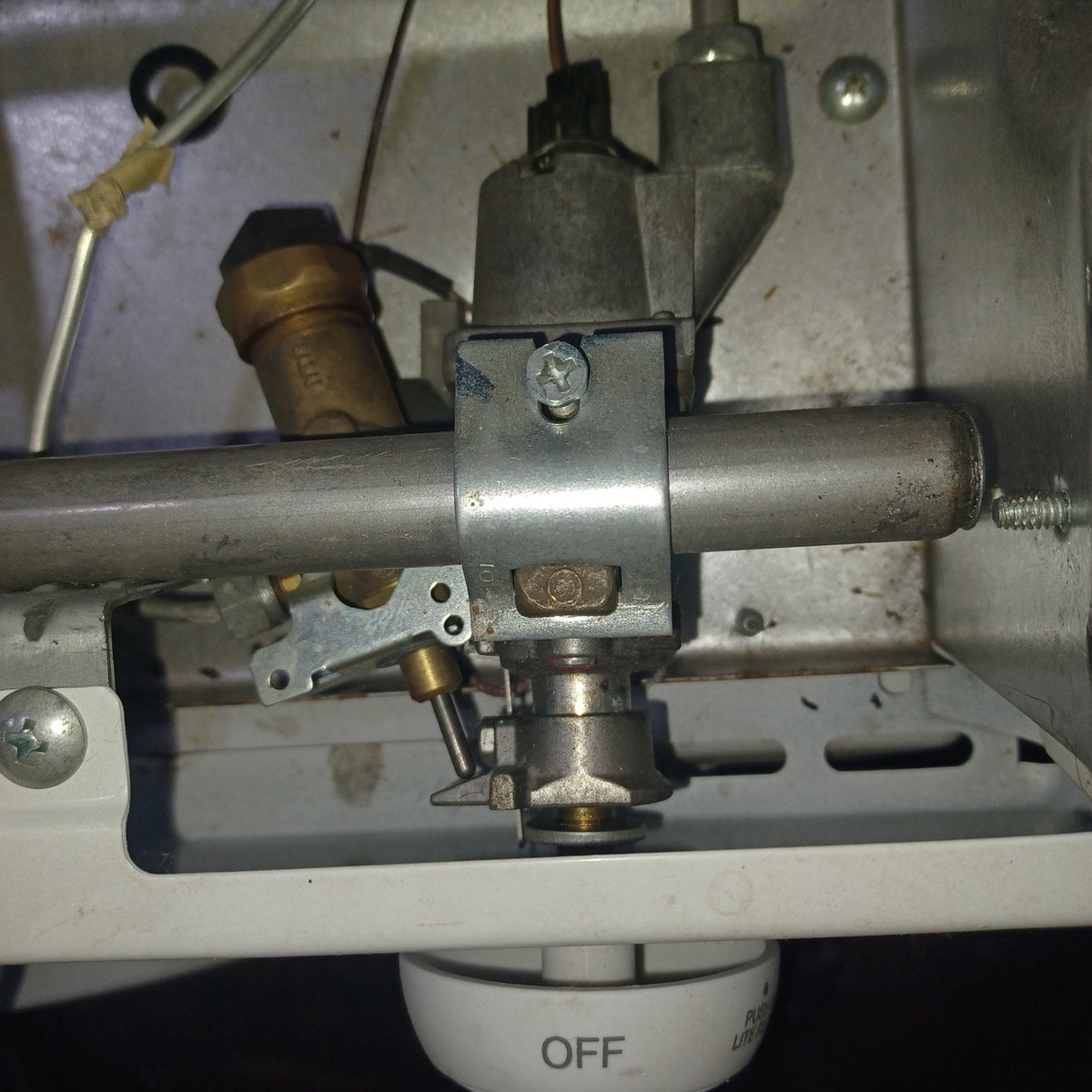 Used Suburban Range Stove 3 Burner - SRNA3SWWE - Young Farts RV Parts