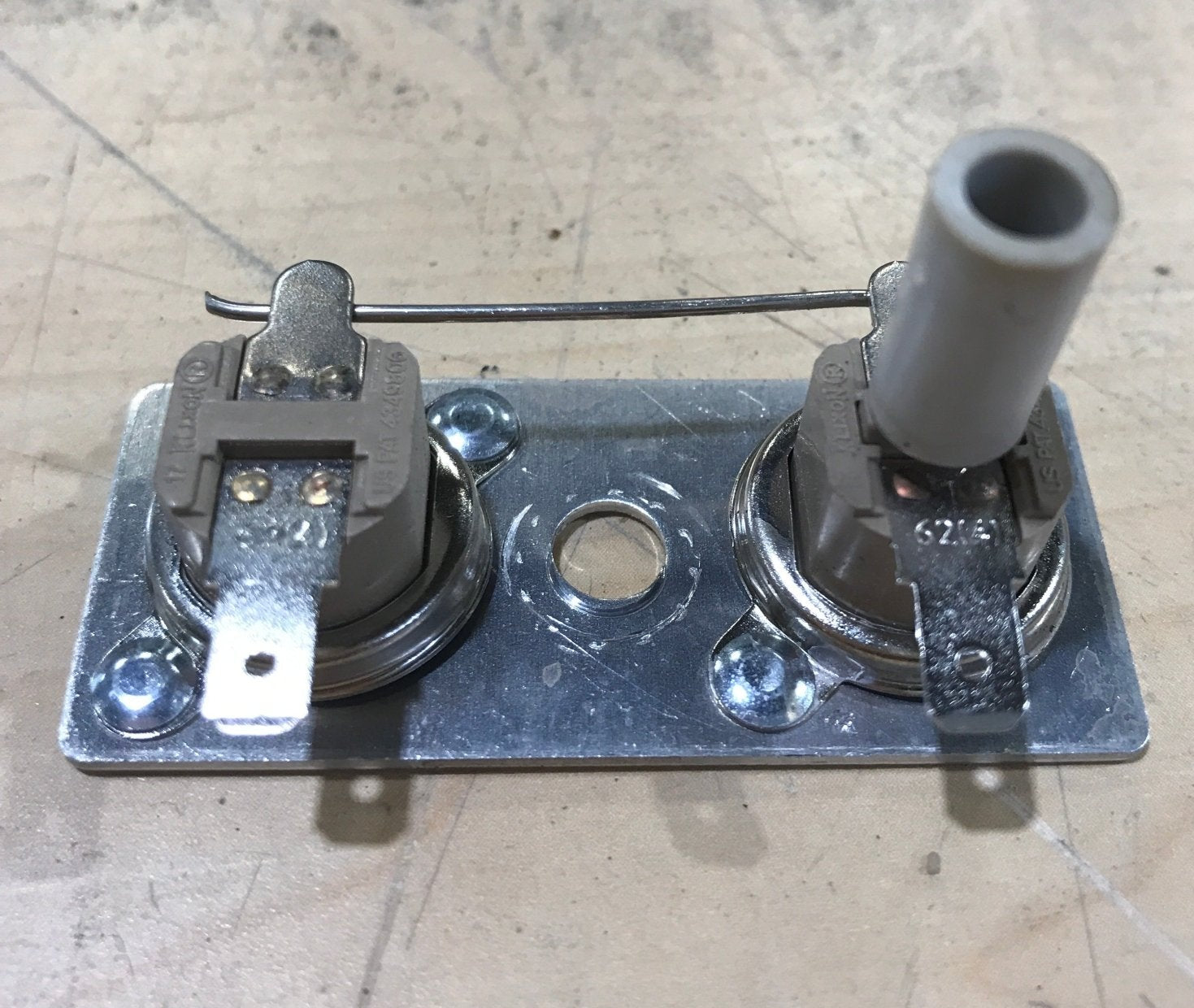 Used Suburban Water Heater Thermostat Switch - 232306 - Young Farts RV Parts