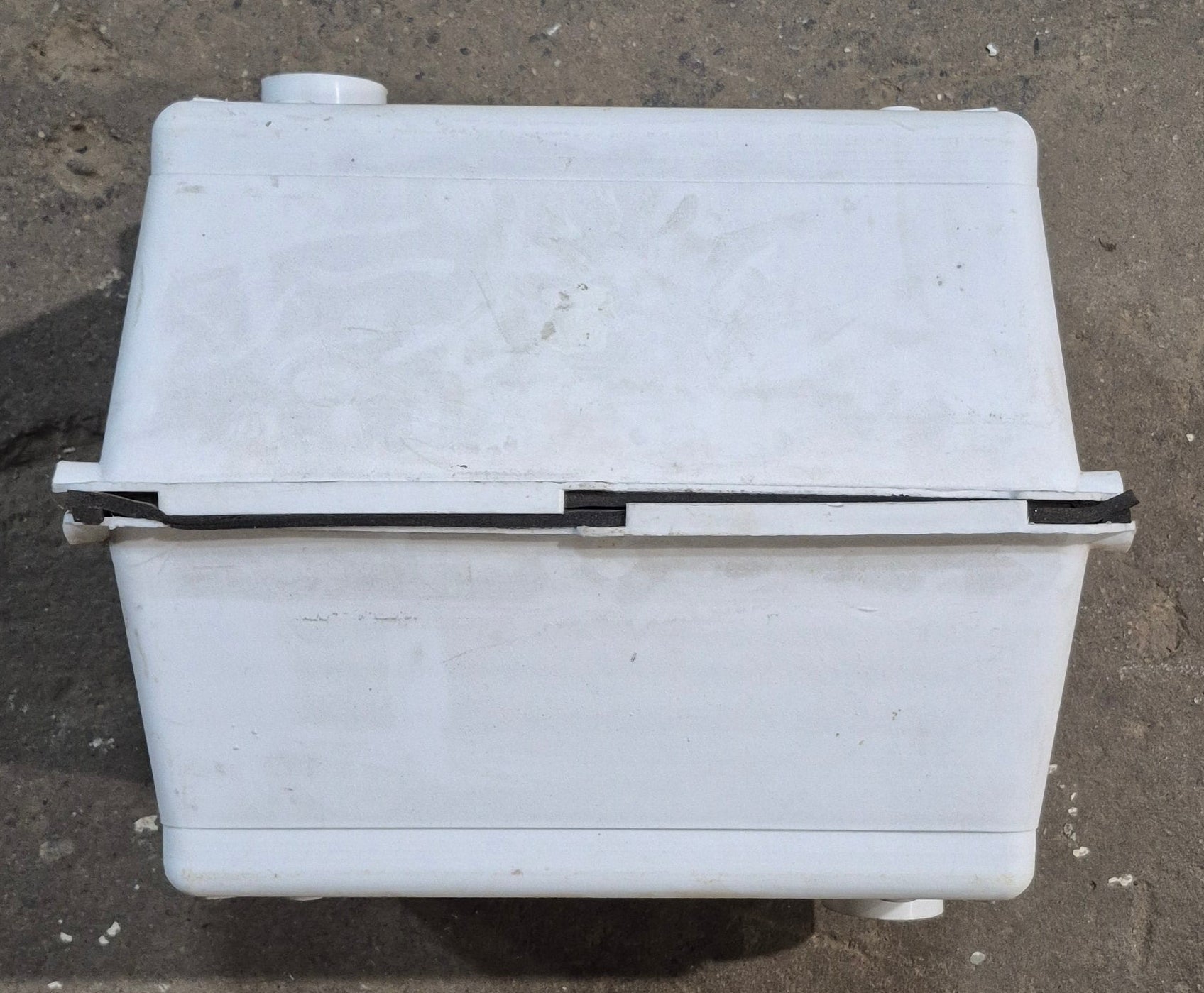 Used Vented Battery Box - Young Farts RV Parts