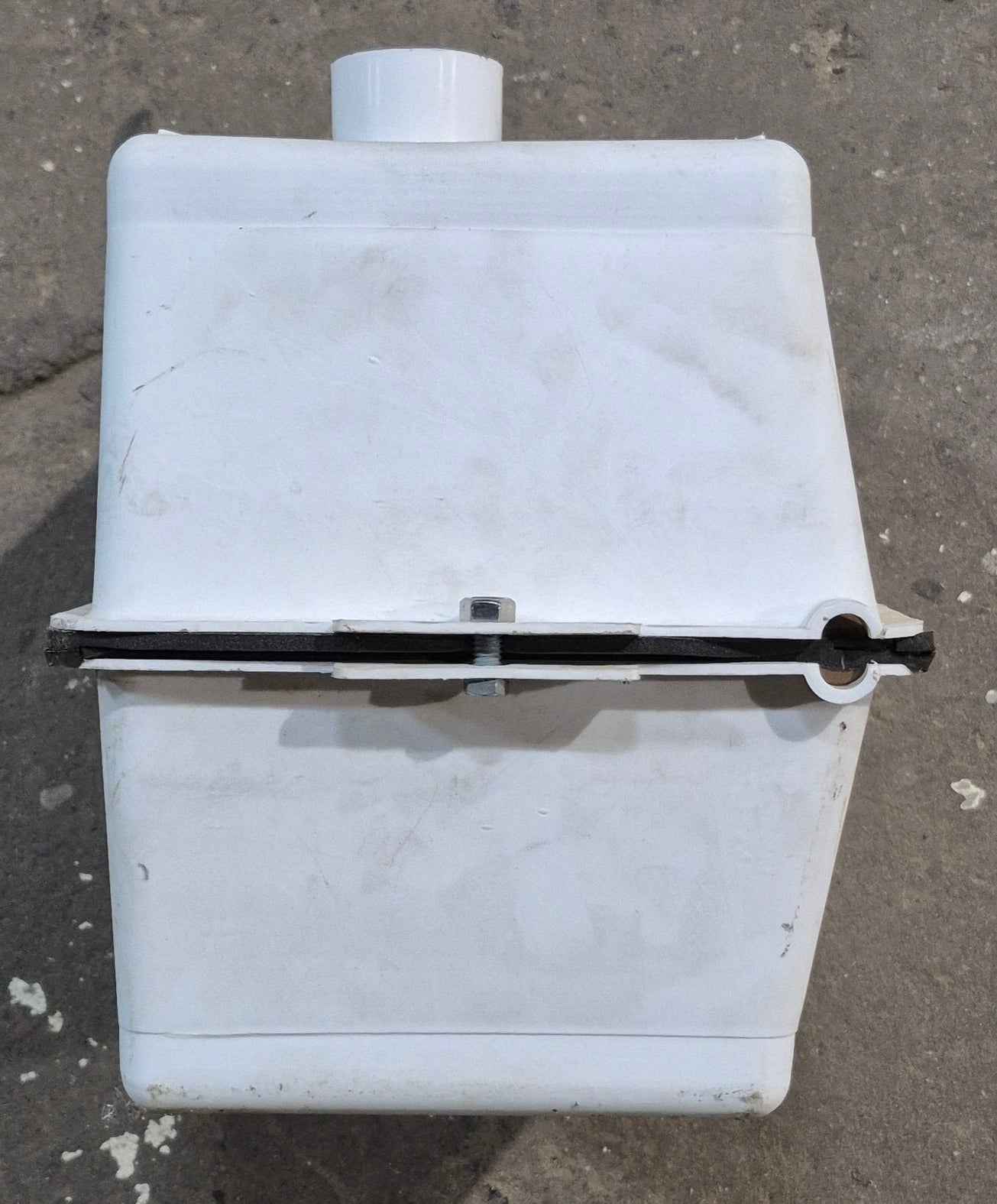 Used Vented Battery Box - Young Farts RV Parts