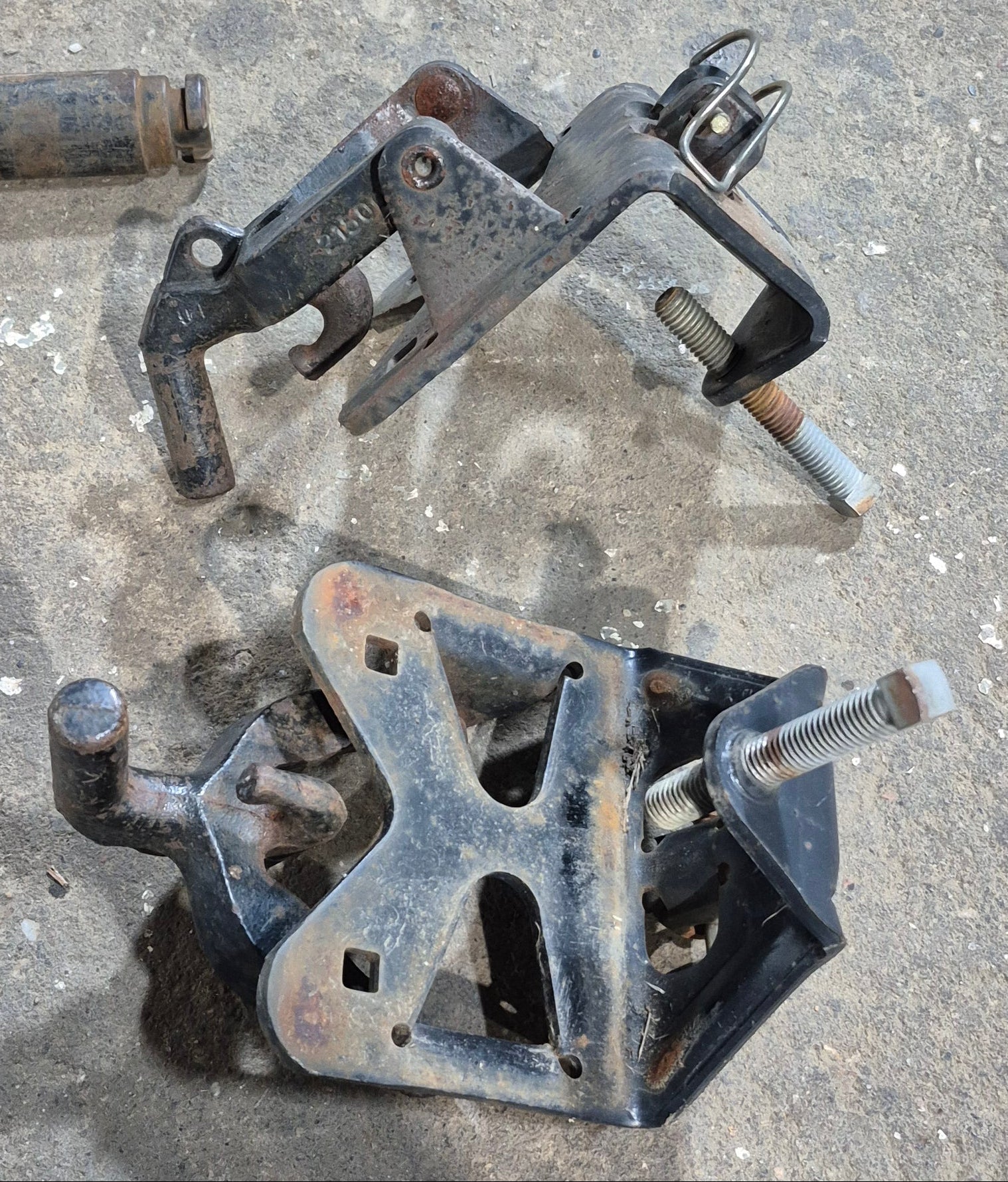 Used Weight Distribution Hitch System - Young Farts RV Parts