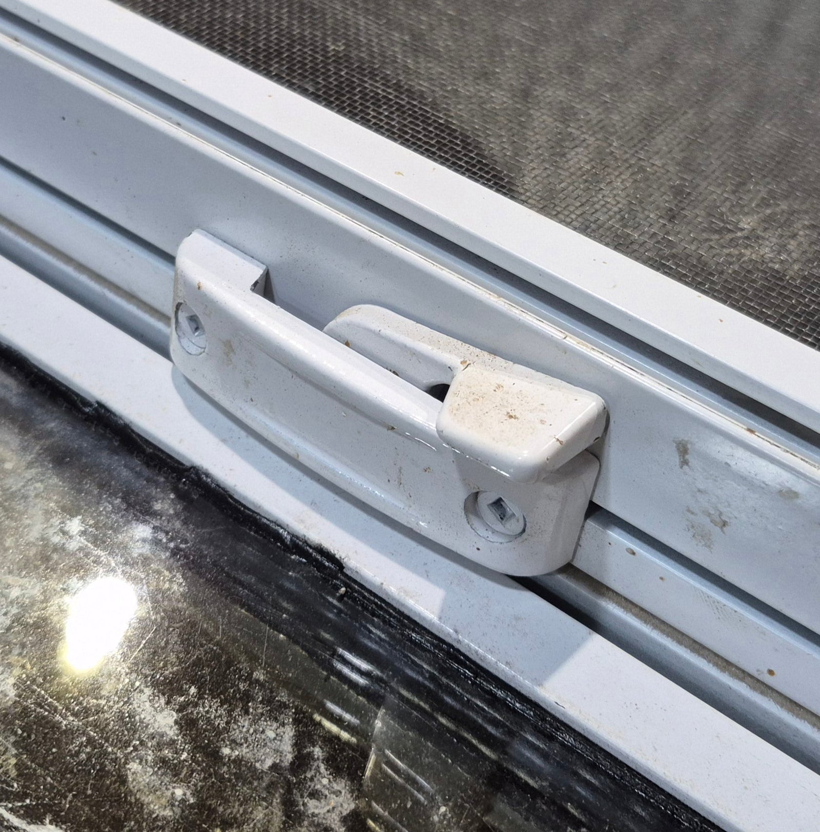 Used White Radius Opening Window : 24
