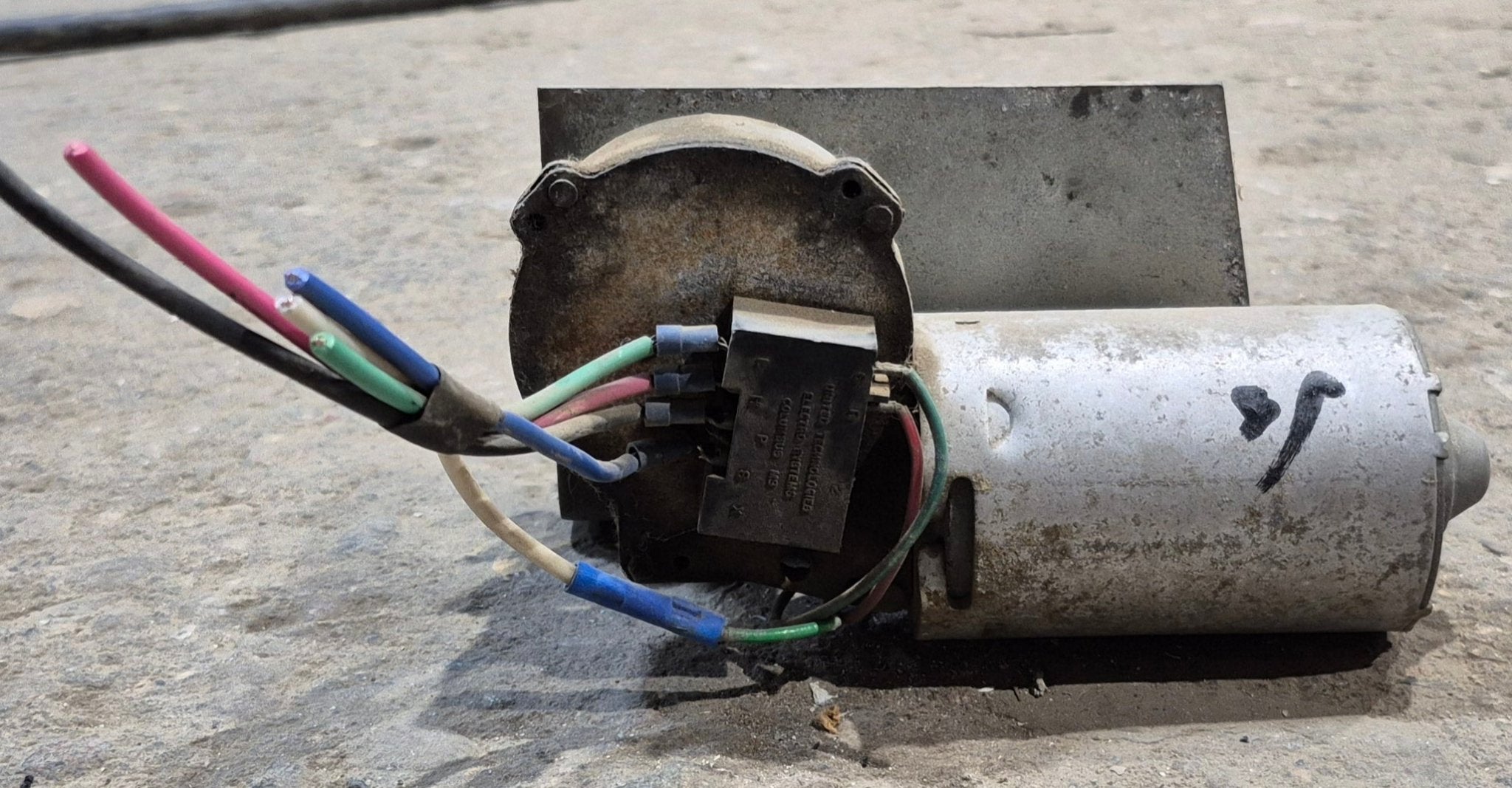 Used Wiper Motor for 1992 Thor Pinnacle 320Q - Young Farts RV Parts