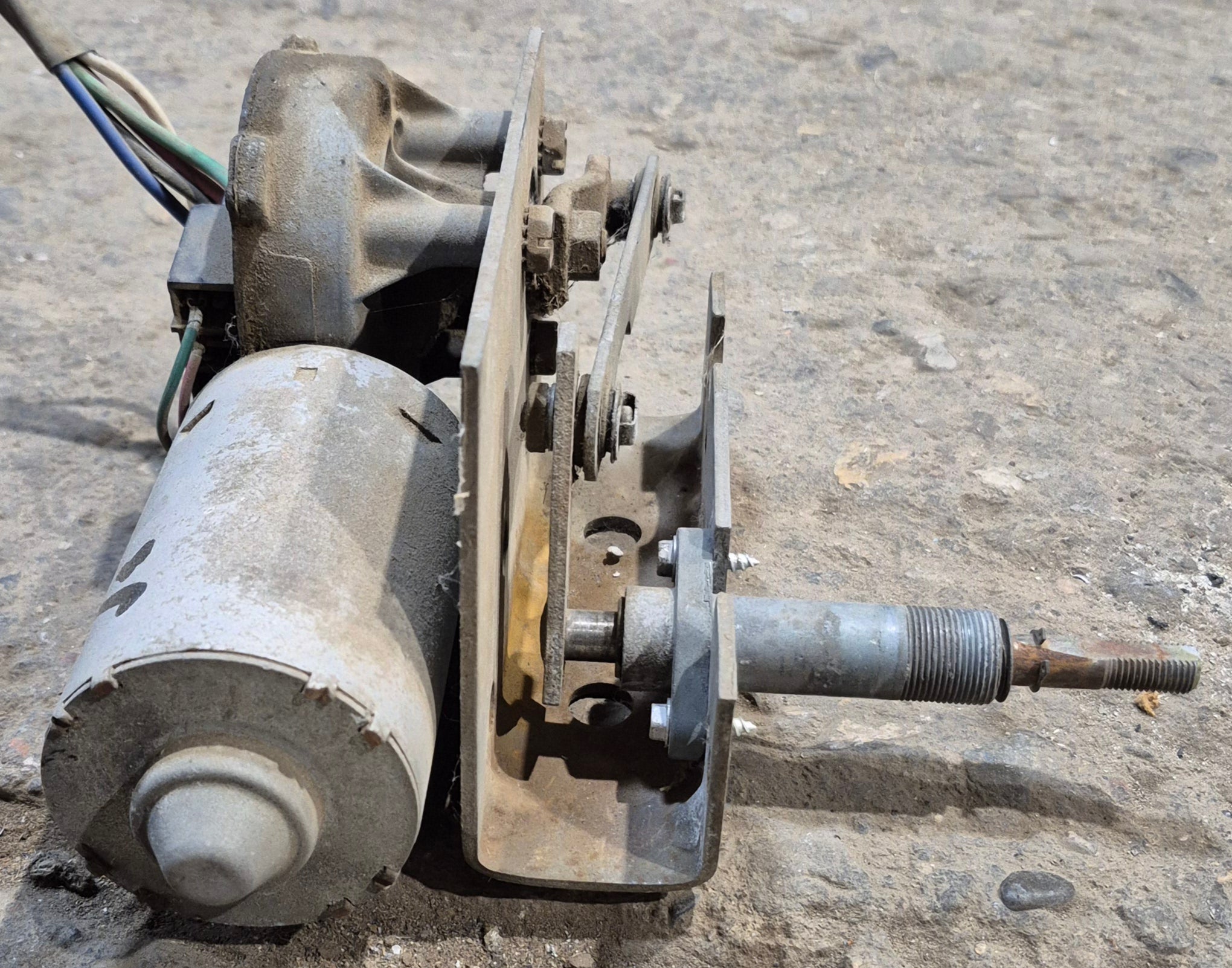 Used Wiper Motor for 1992 Thor Pinnacle 320Q - Young Farts RV Parts