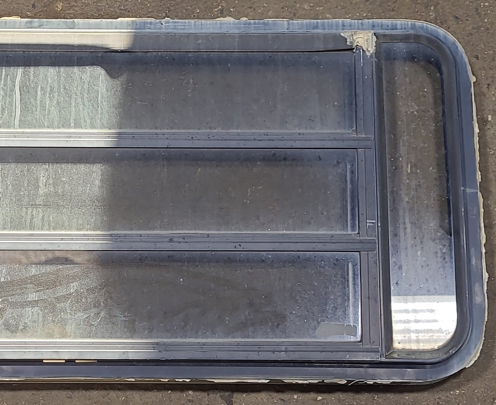 Black Radius Opening Window : 47 1/4